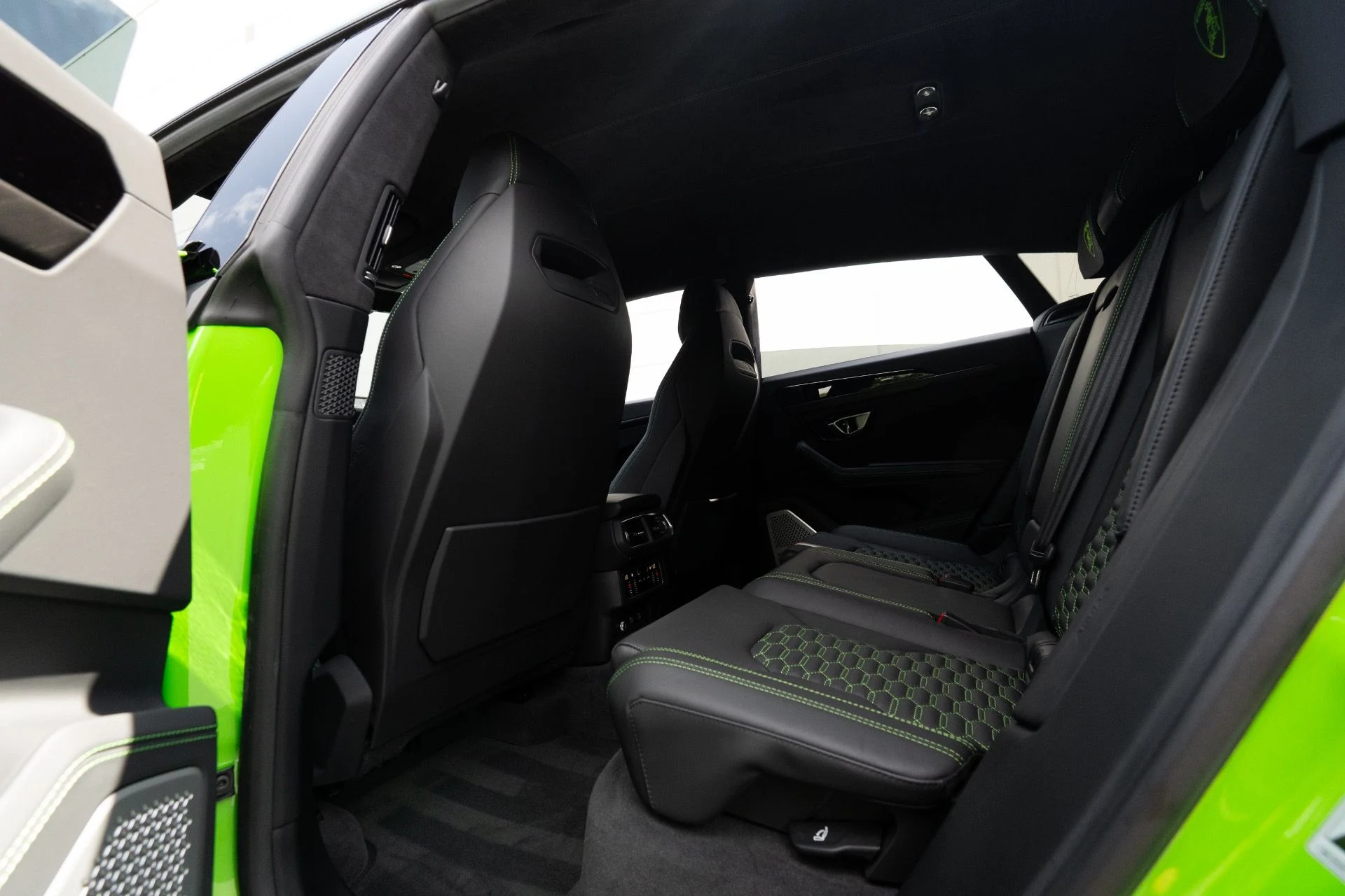 mph055_3813115741_Used_2023_Lamborghini_Urus_S_1758835388_025c31697c