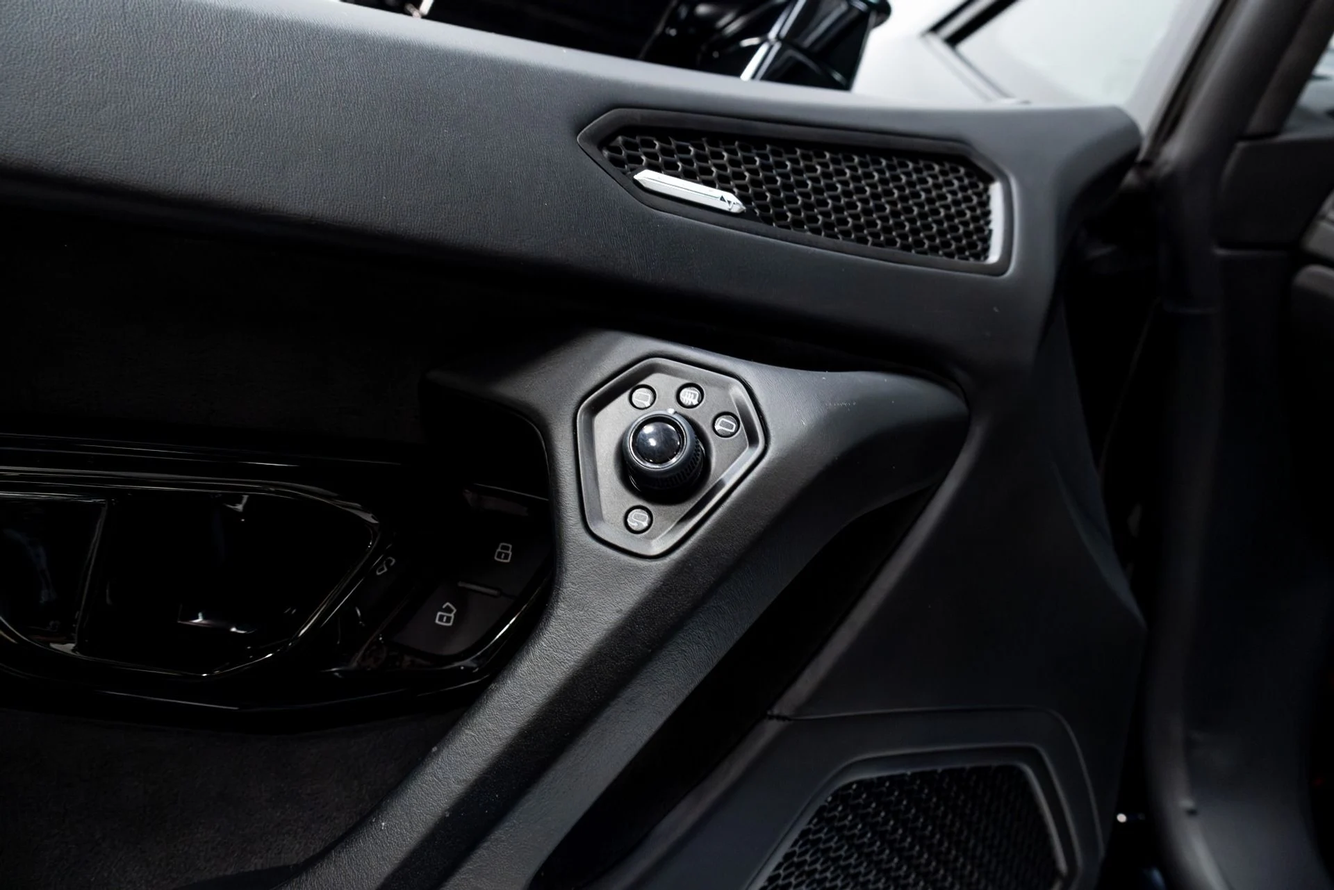 mph055_3860008864_Used_2020_Lamborghini_Huracan_EVO_1774302788_444c38168c