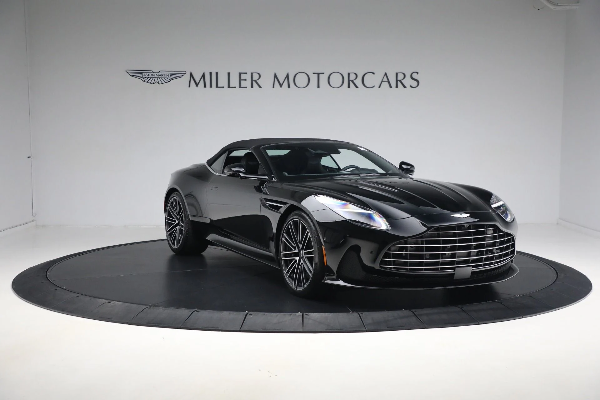 mph055_3863515604_New_2025_Aston_Martin_DB_12_Volante_09e45ac6fc
