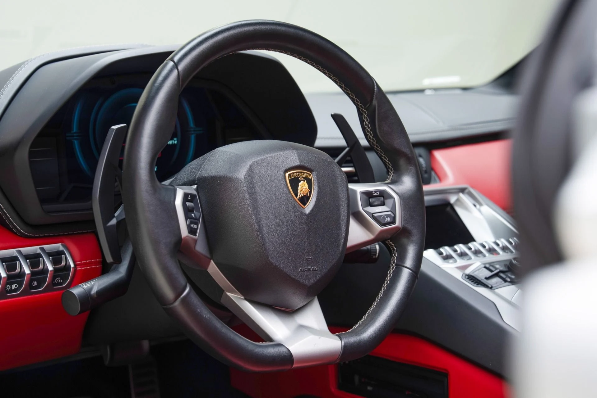 mph055_3879550133_Used_2018_Lamborghini_Aventador_Roadster_LP_740_4_S_1779296904_edabb2a2a0