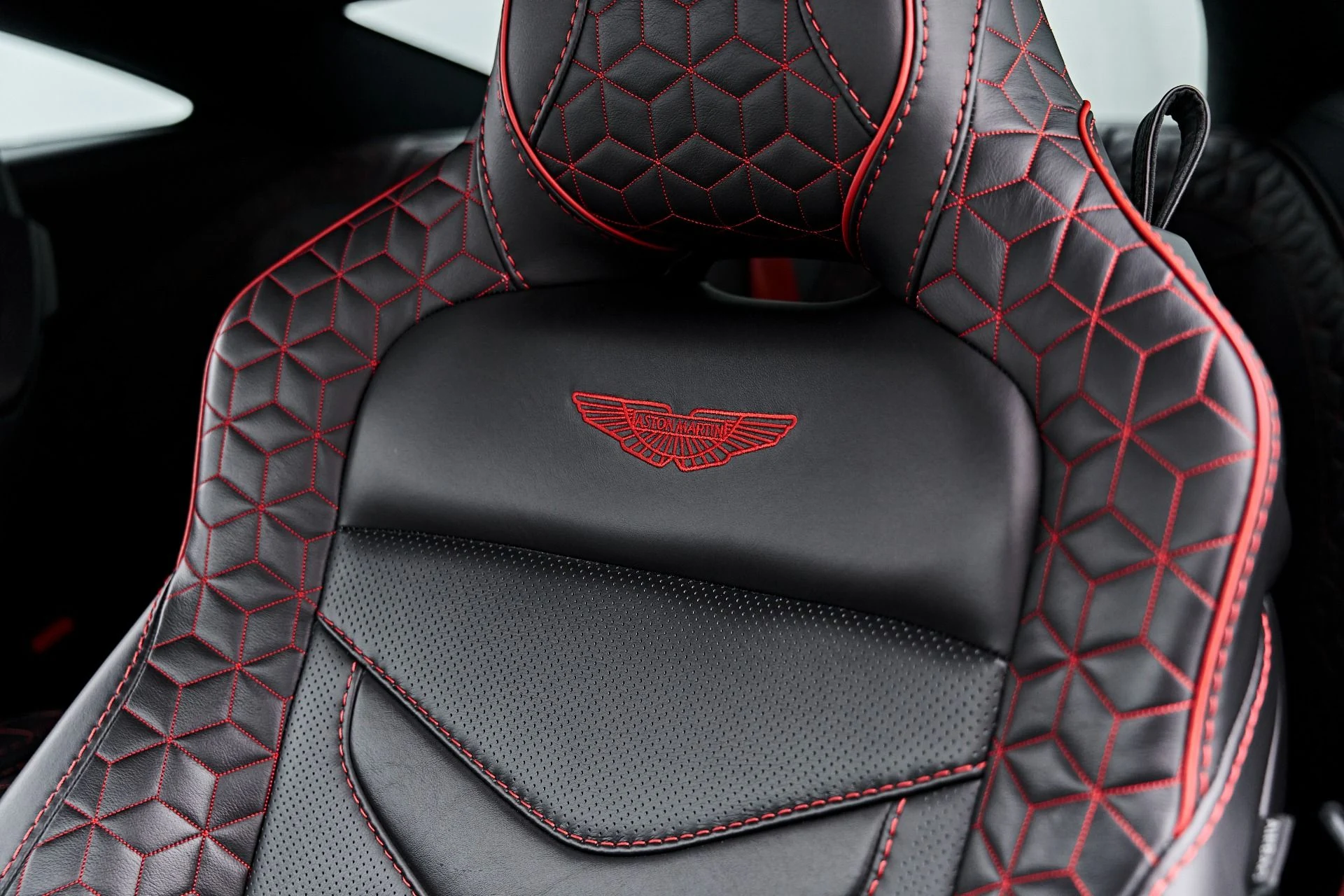 mph055_3888427988_Used_2019_Aston_Martin_DBS_Superleggera_1791337509_26603af015