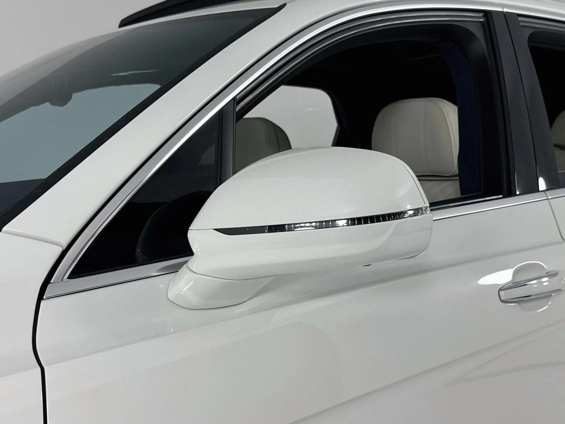 mph055_388918391_Used_2023_Bentley_Bentayga_Azure_1793142072_b112f800e2