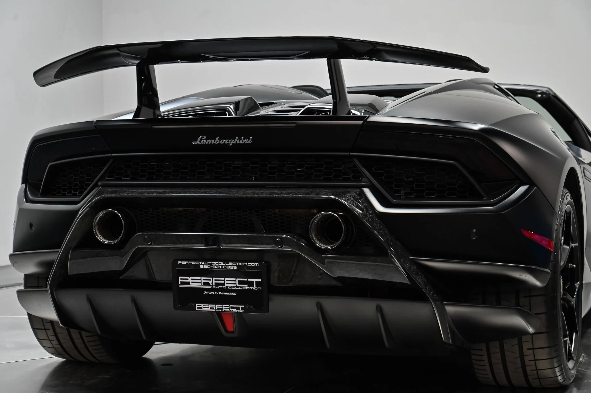 mph055_3890930101_Used_2019_Lamborghini_Huracan_Performante_1756916743_2ad8f2f3b1