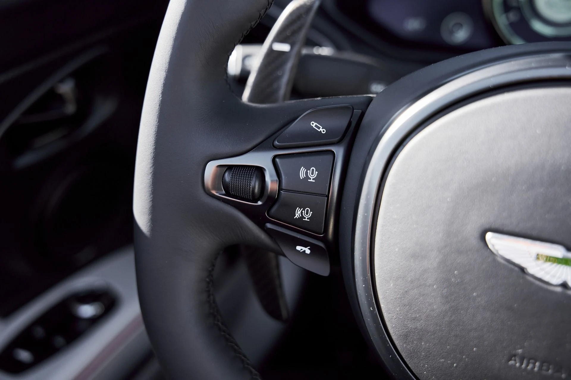 mph055_3923936741_Used_2023_Aston_Martin_DBS_Volante_1768877011_d6733fd6c8