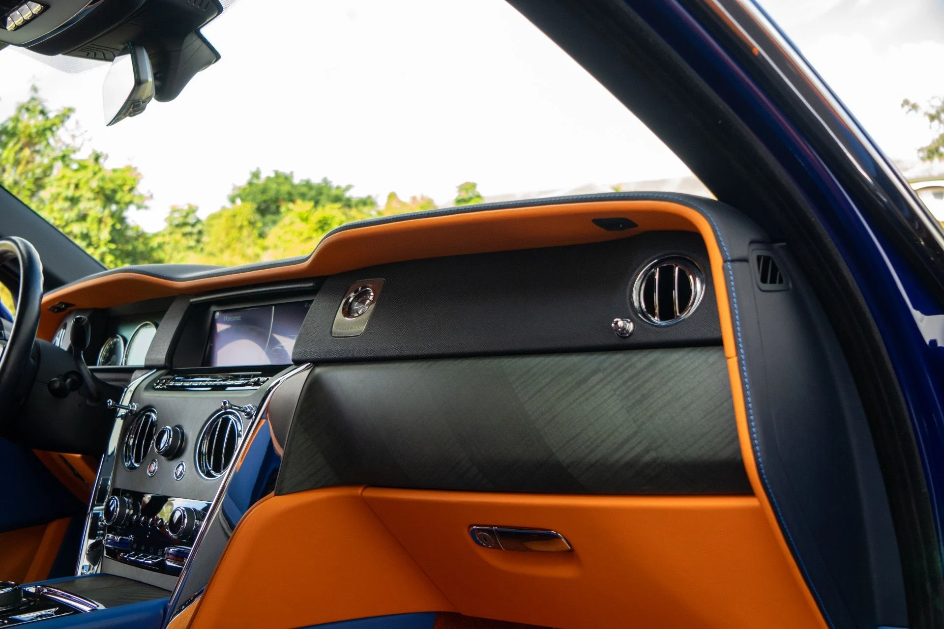 mph055_3932132914_Used_2019_Rolls_Royce_Cullinan_1764189669_91021915e8