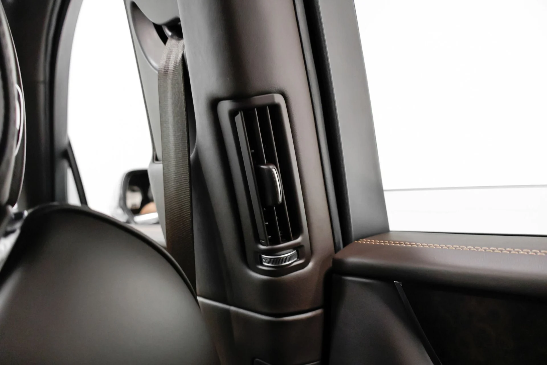 mph055_3979133020_Used_2020_Bentley_Bentayga_V8_1761664862_0accf6fc54