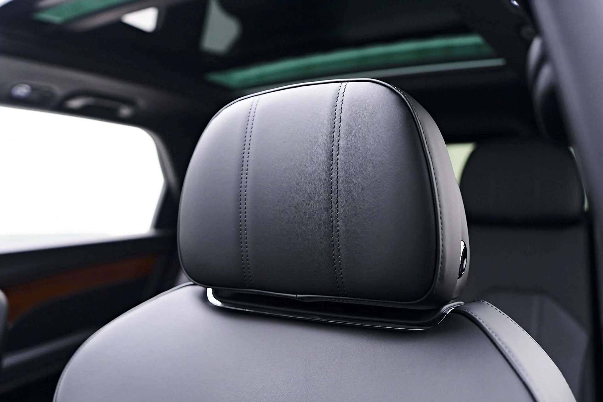 mph055_398150208_Used_2023_Bentley_Bentayga_EWB_Azure_1745273088_6d6a955a0f