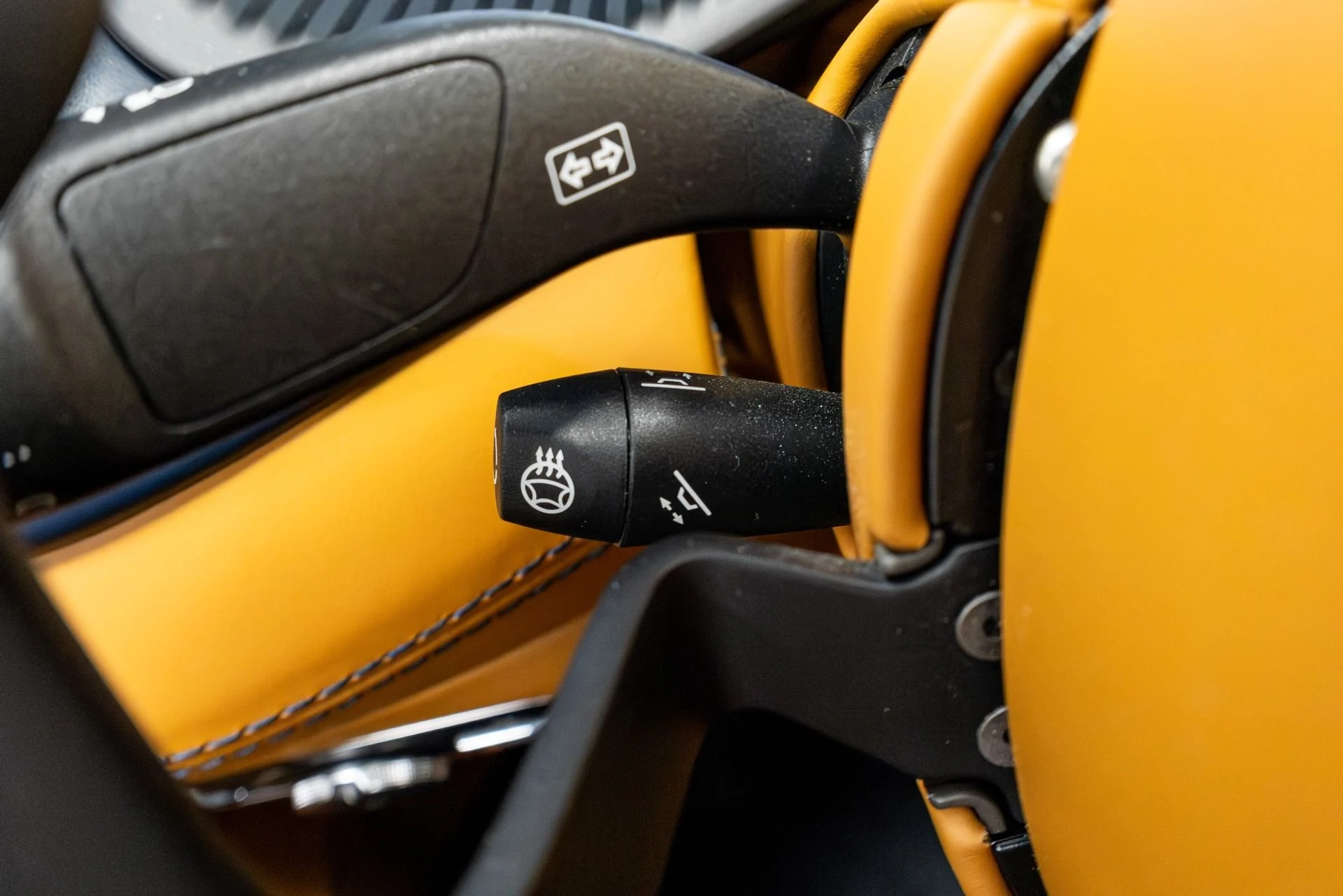 mph055_3995516527_Used_2021_Aston_Martin_DBX_1770088523_84c11fec2c