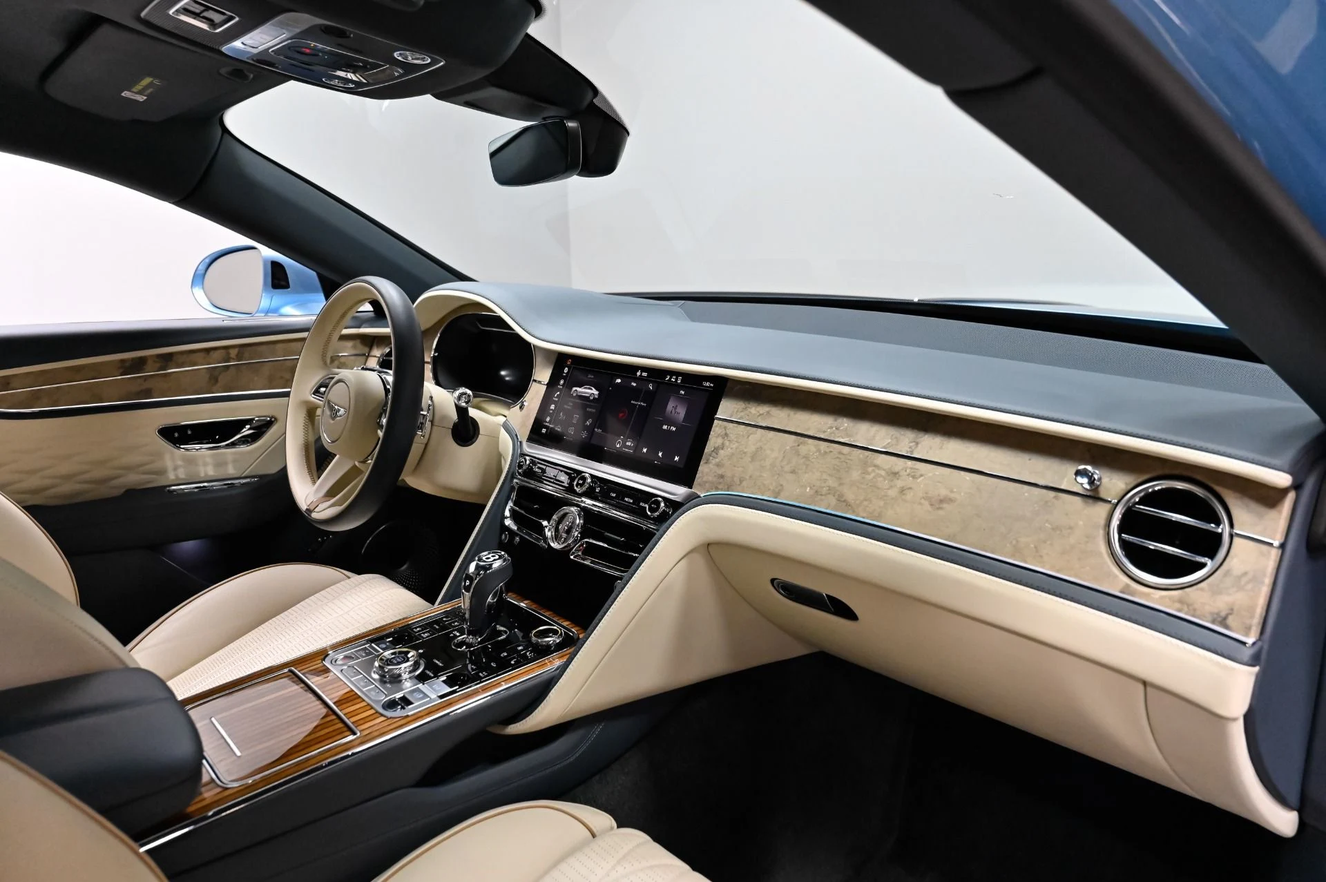 mph055_4014679131_Used_2022_Bentley_Flying_Spur_V8_1790876824_6f9de85685