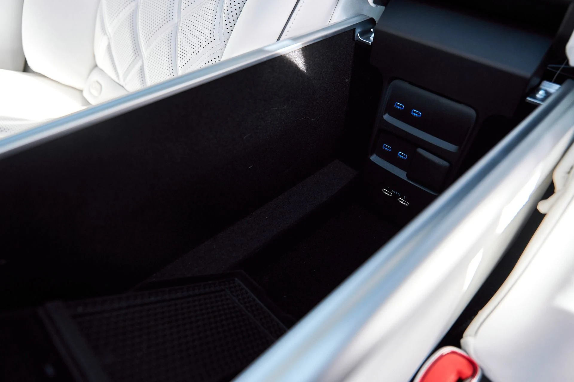 mph055_4050942085_Used_2024_Mercedes_Benz_EQS_Maybach_EQS_680_1766455942_3fa4785039