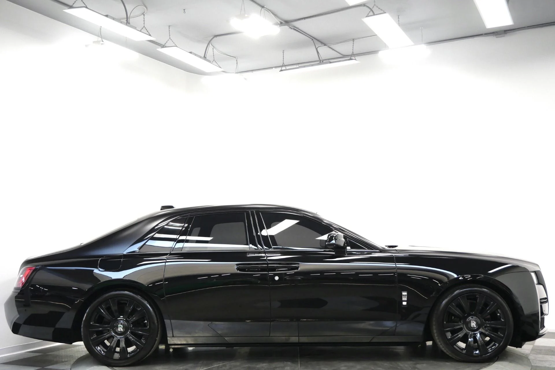 mph055_405191790_Used_2022_Rolls_Royce_Ghost_1773938186_30e2b9af9d