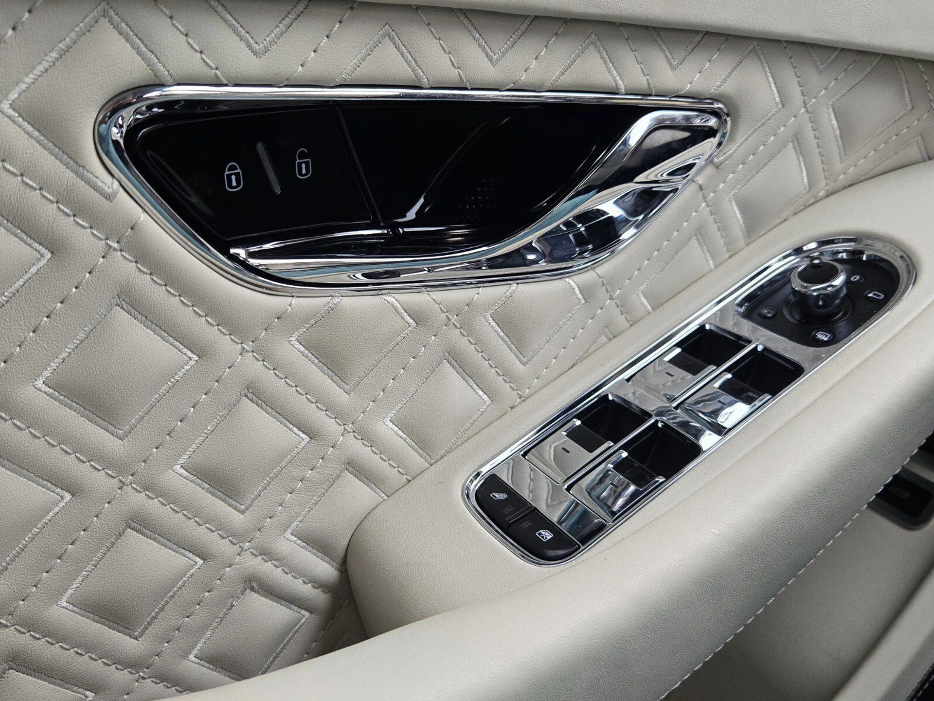 mph055_4056900162_2c319bf4a615ce185c894bd4c64155eax_e5f08996c6