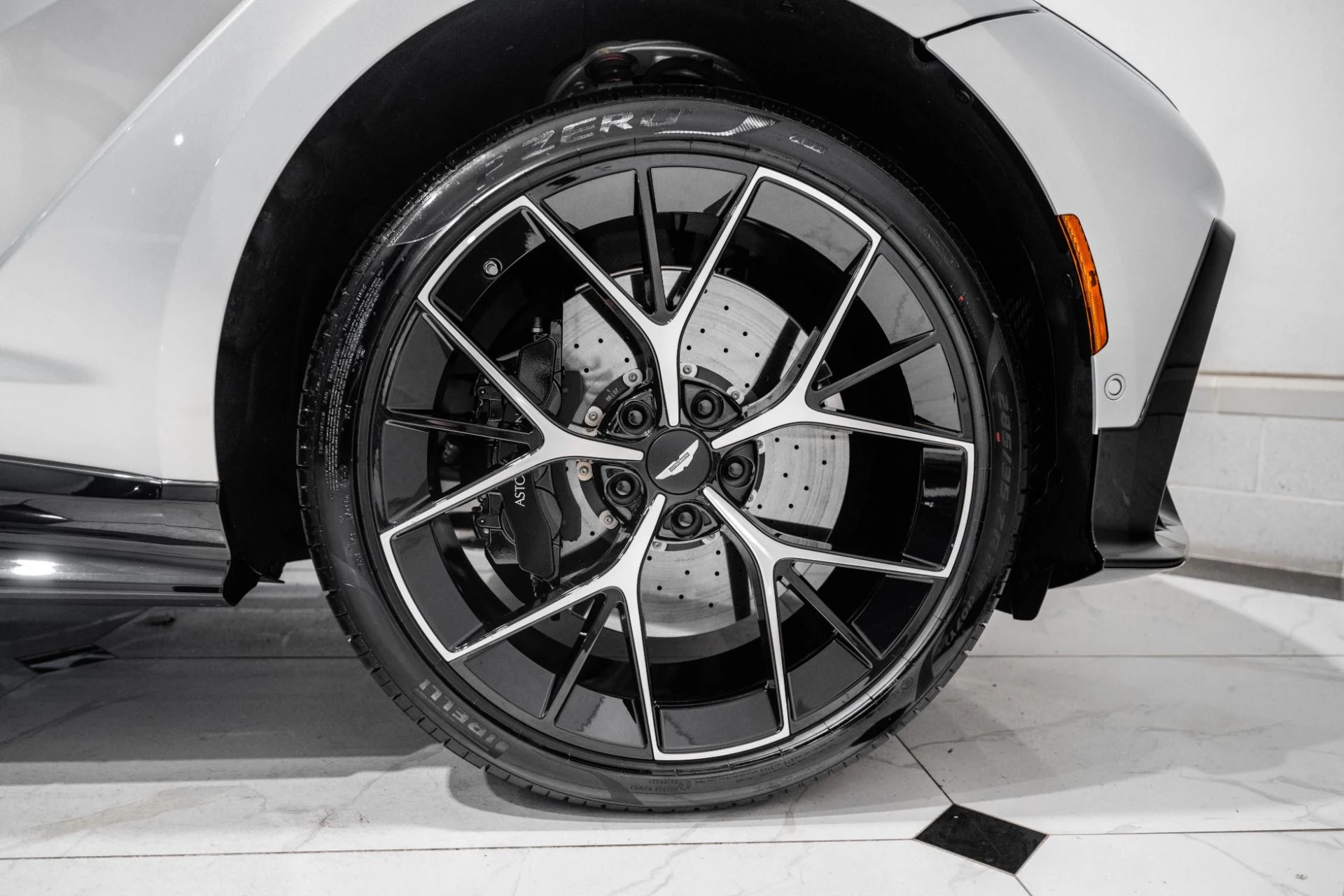 mph055_4069284402_New_2026_Aston_Martin_DBX_S_1780937216_3a0bcb4a40