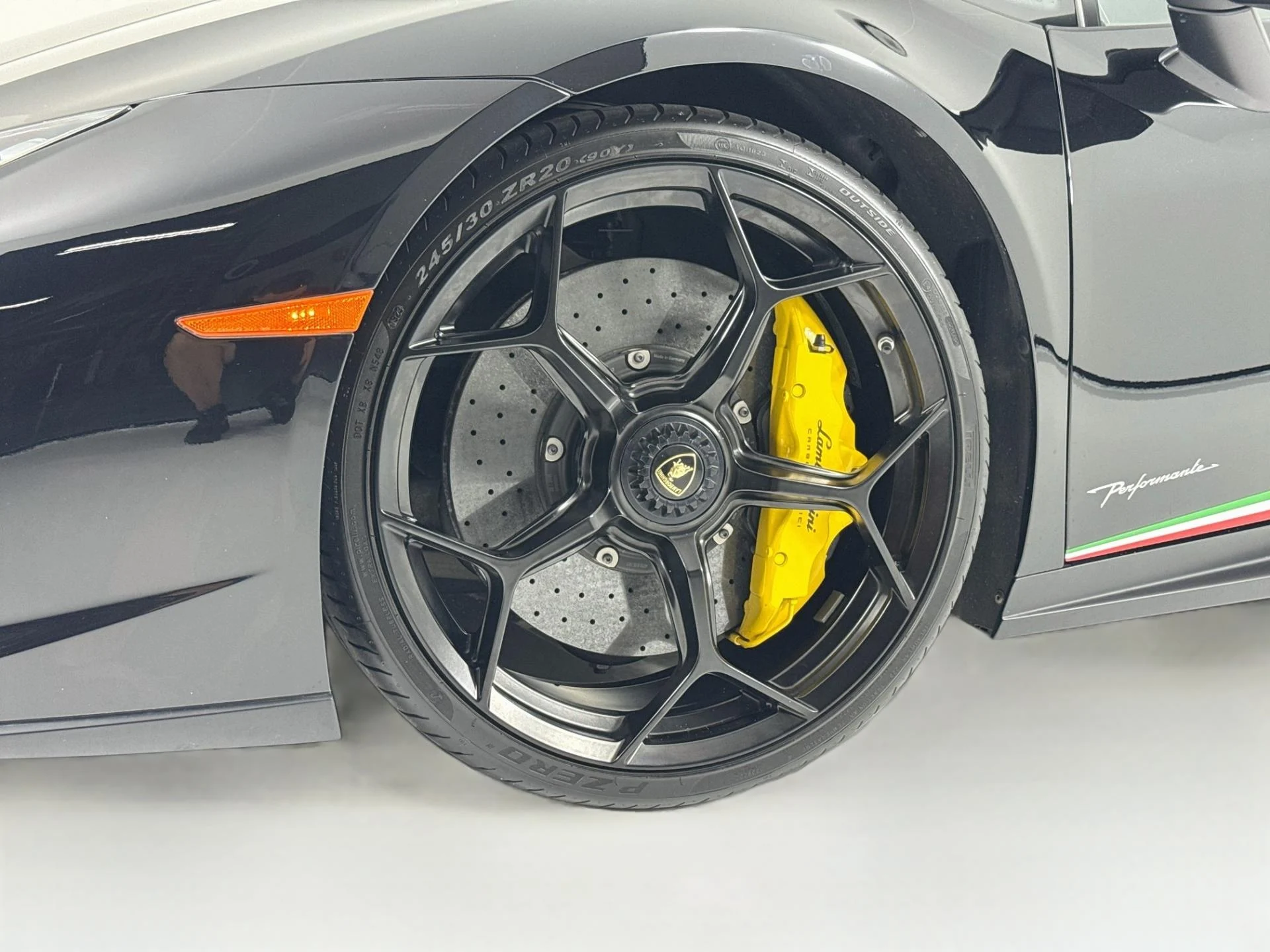 mph055_4077780251_Used_2019_Lamborghini_Huracan_Performante_Spyder_1793134376_d4397081a6