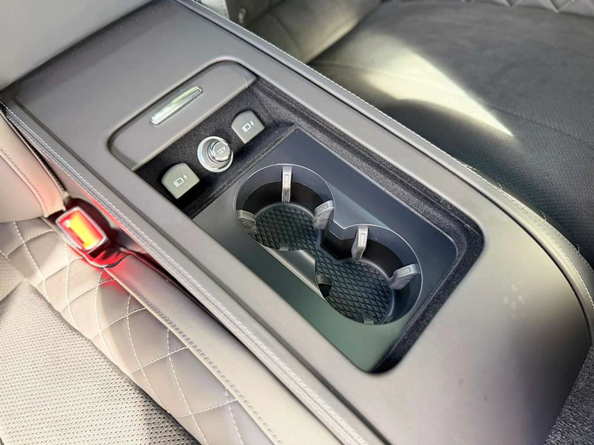 mph055_4110174451_Whats_App_Image_2025_12_17_at_5_40_17_PM_4_ee7d7695db