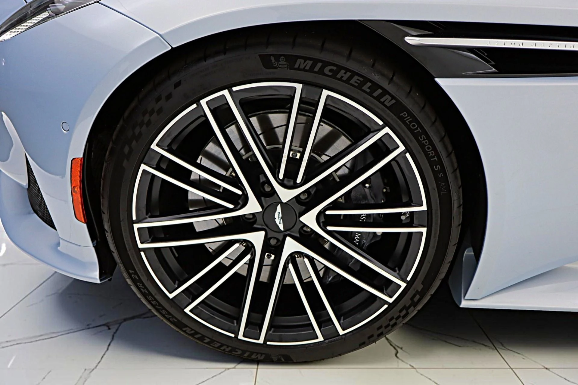 mph055_4142986592_New_2026_Aston_Martin_DB_12_Volante_623e5a8edb