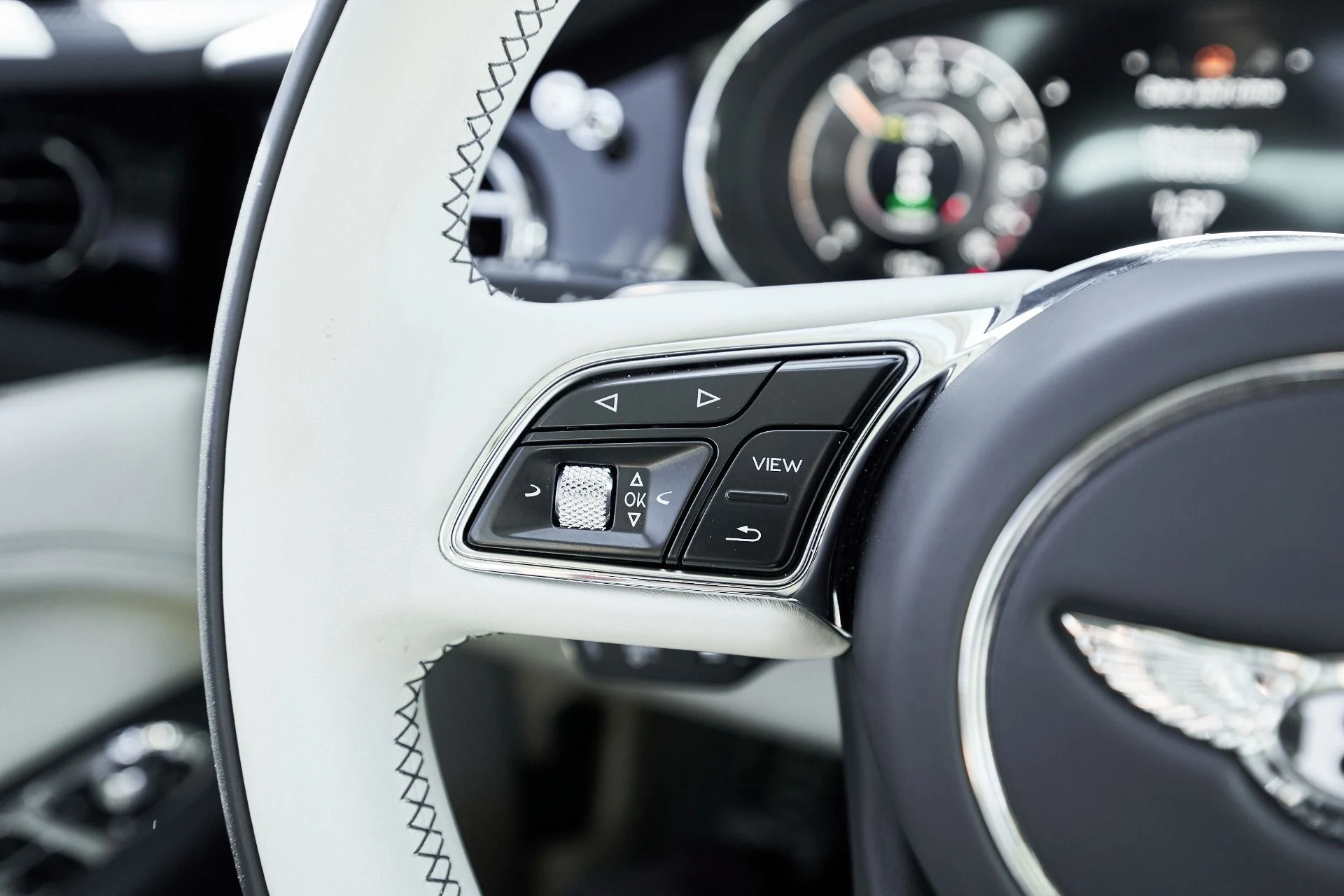 mph055_4175863062_Used_2024_Bentley_Bentayga_Hybrid_S_1759985924_369052642c