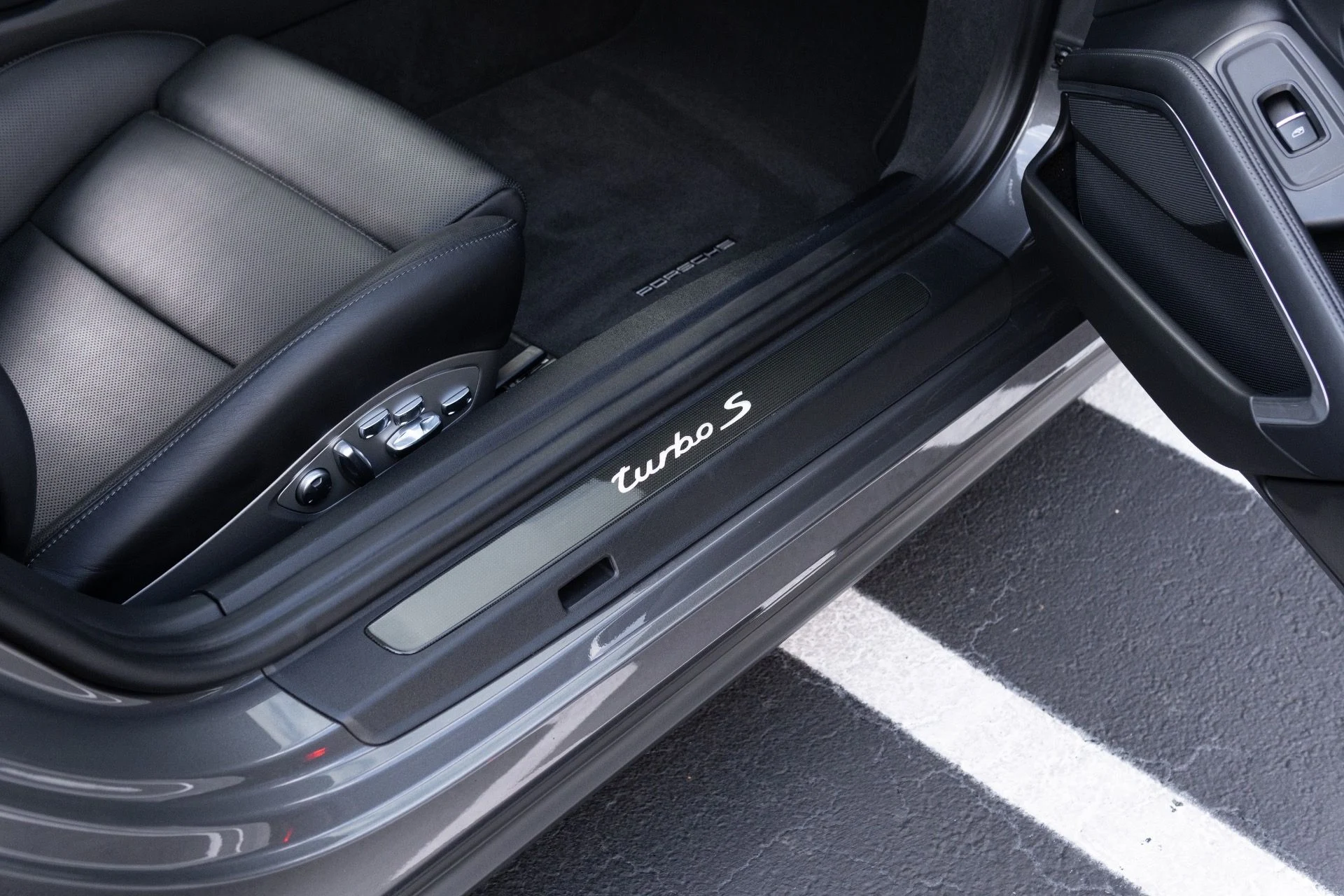 mph055_4196654734_Used_2014_Porsche_911_Turbo_S_1777344479_174e5fb9fb