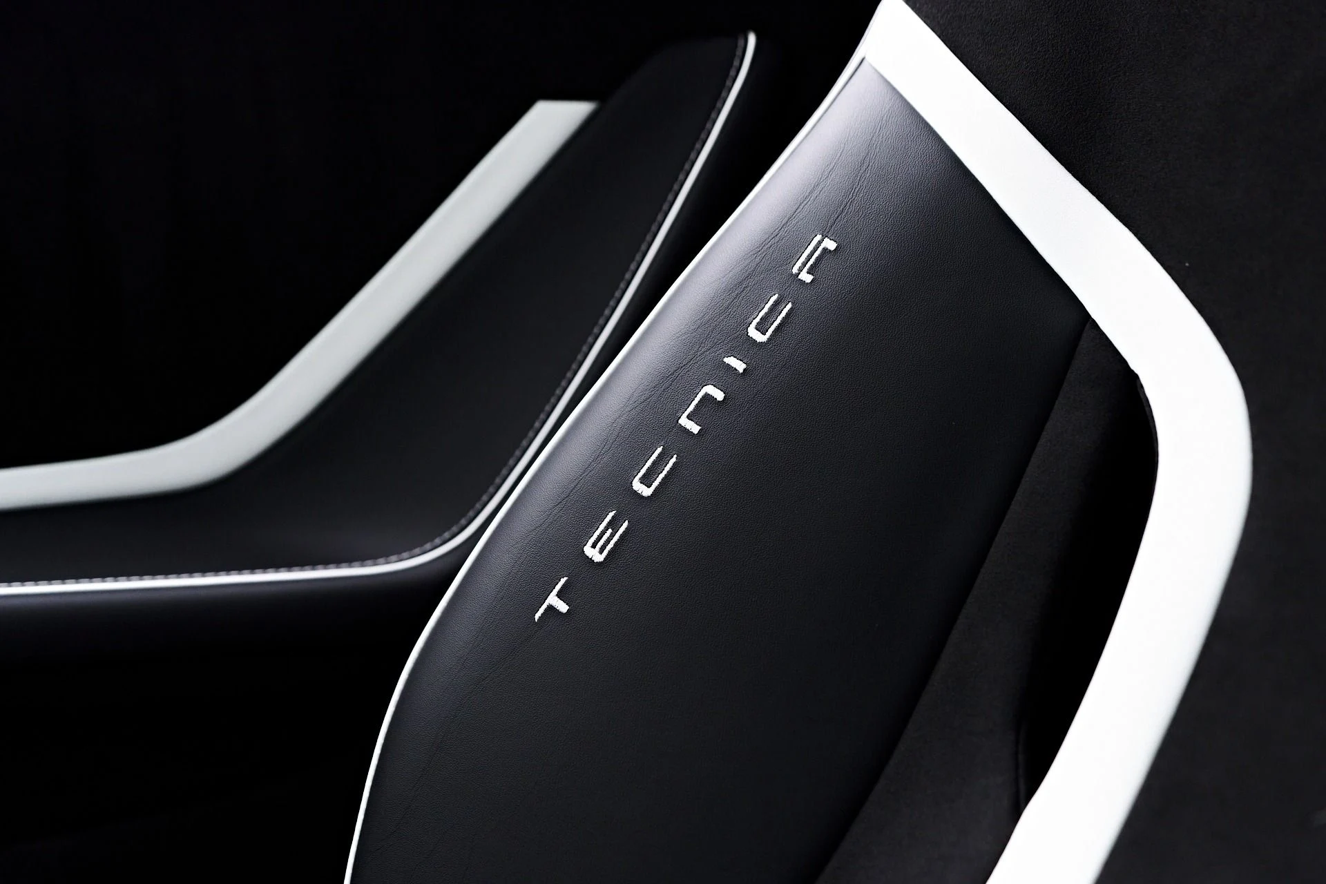 mph055_4196980748_Used_2023_Lamborghini_Huracan_Tecnica_Base_1750384074_d4c77b1751