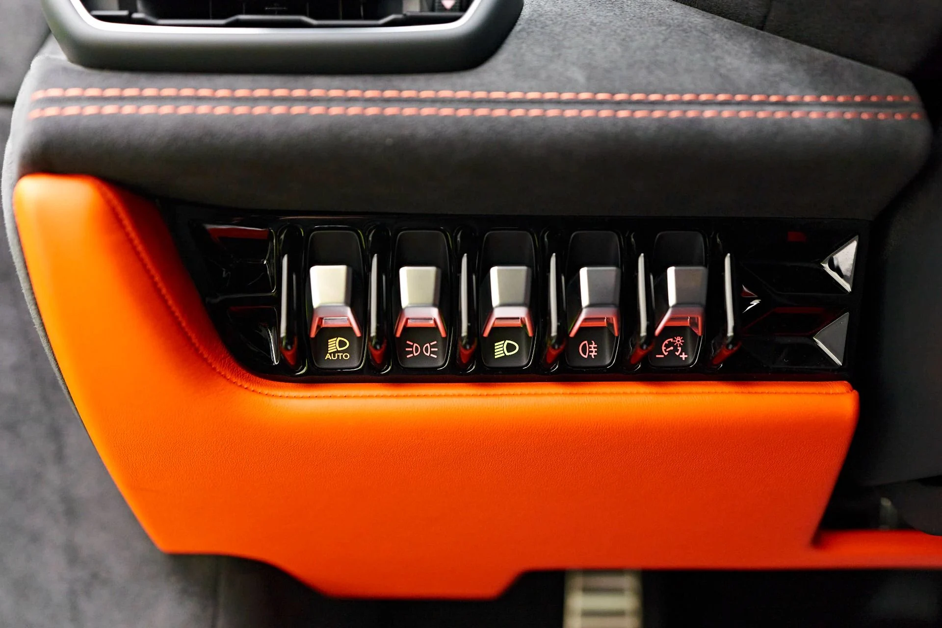 mph055_4223712425_Used_2023_Lamborghini_Huracan_Tecnica_Base_1715640571_42fcf7aefb