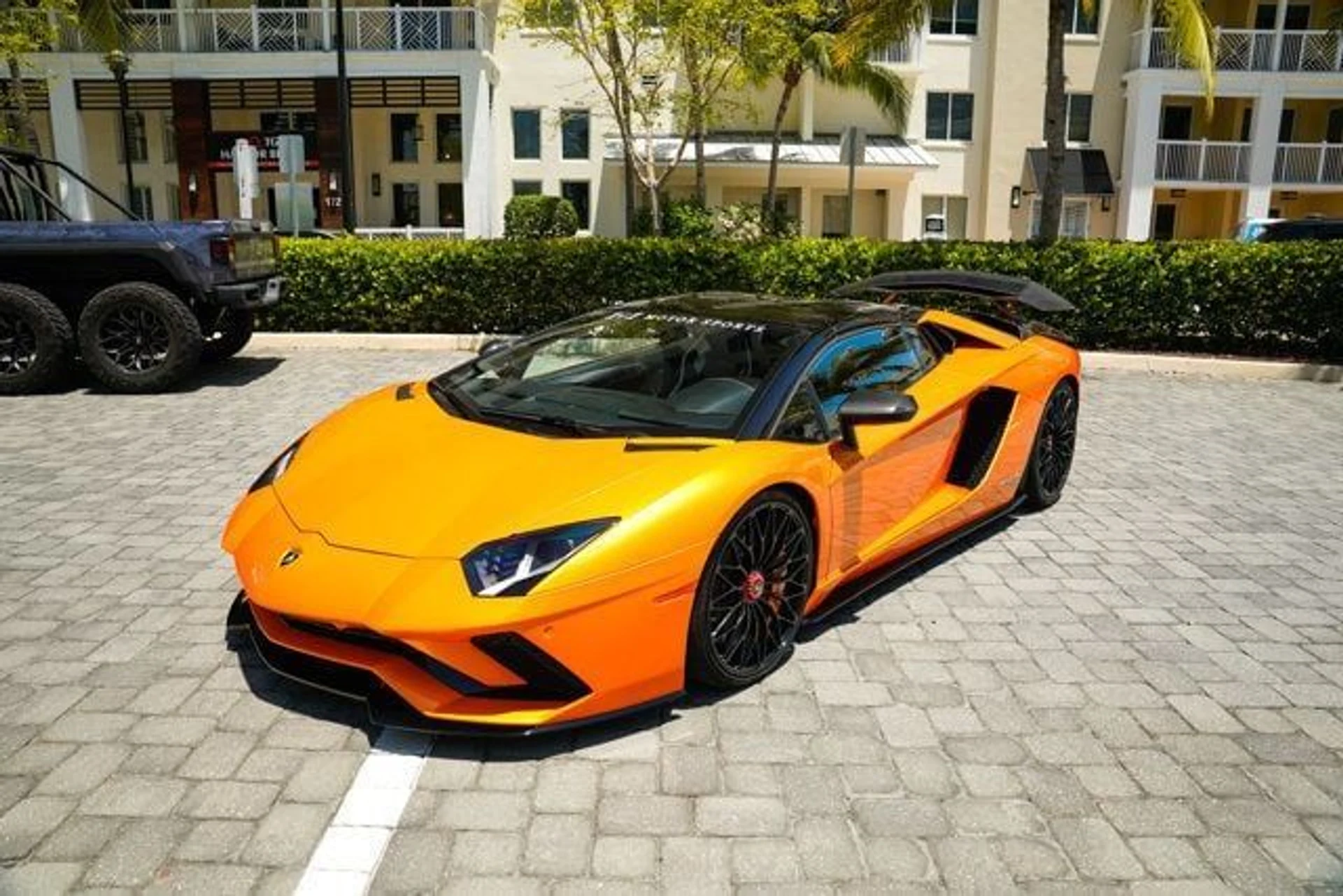 mph055_4256437063_used_2018_lamborghini_aventador_sroadster_14354_22897283_56_640_69a3829486