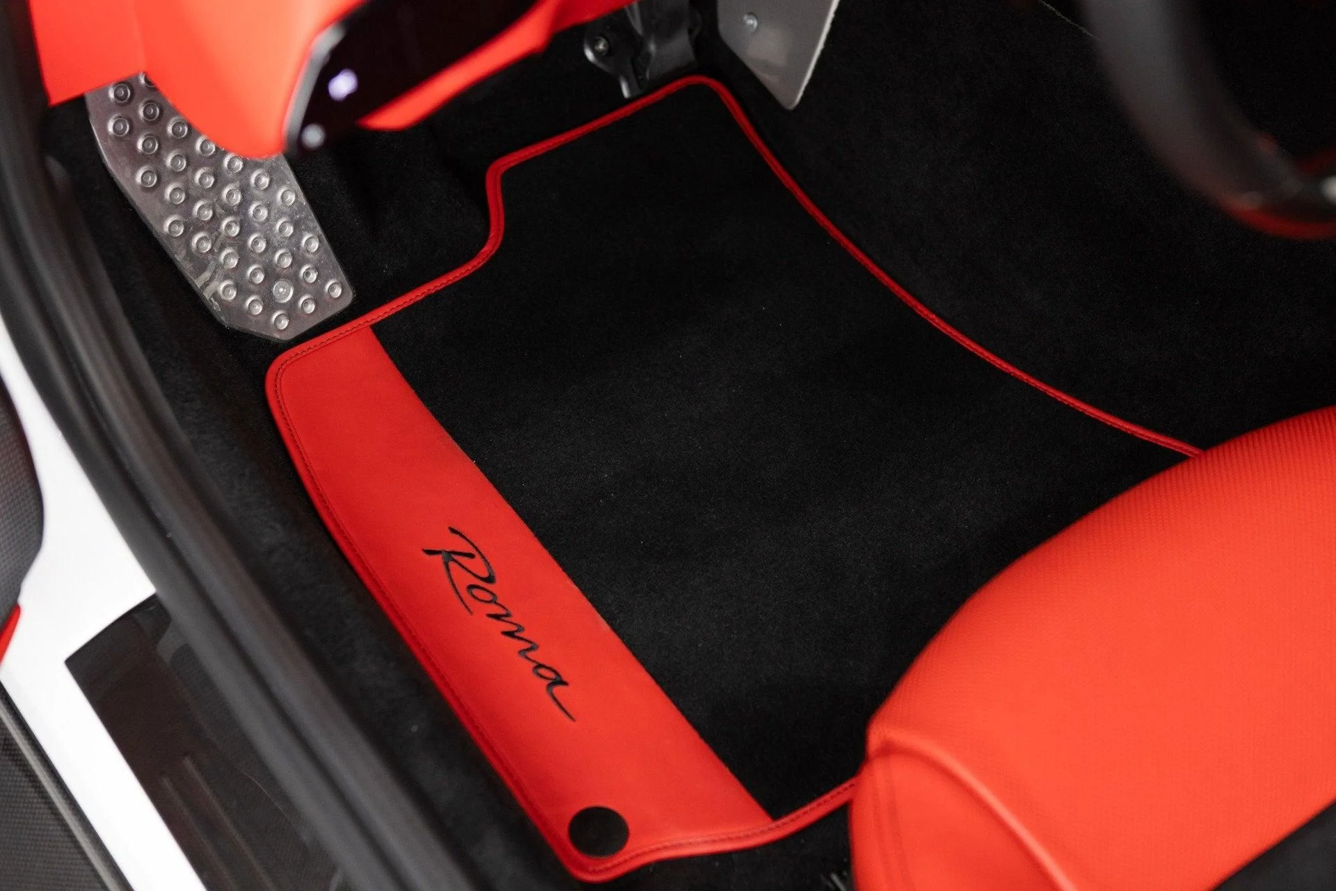 mph055_4276796460_Used_2024_Ferrari_Roma_1777368640_95f1df1ca6