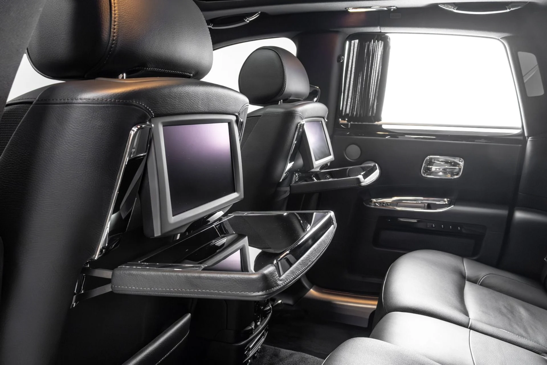 mph055_431279676_Used_2011_Rolls_Royce_Ghost_Base_1762877304_20bfcc9588