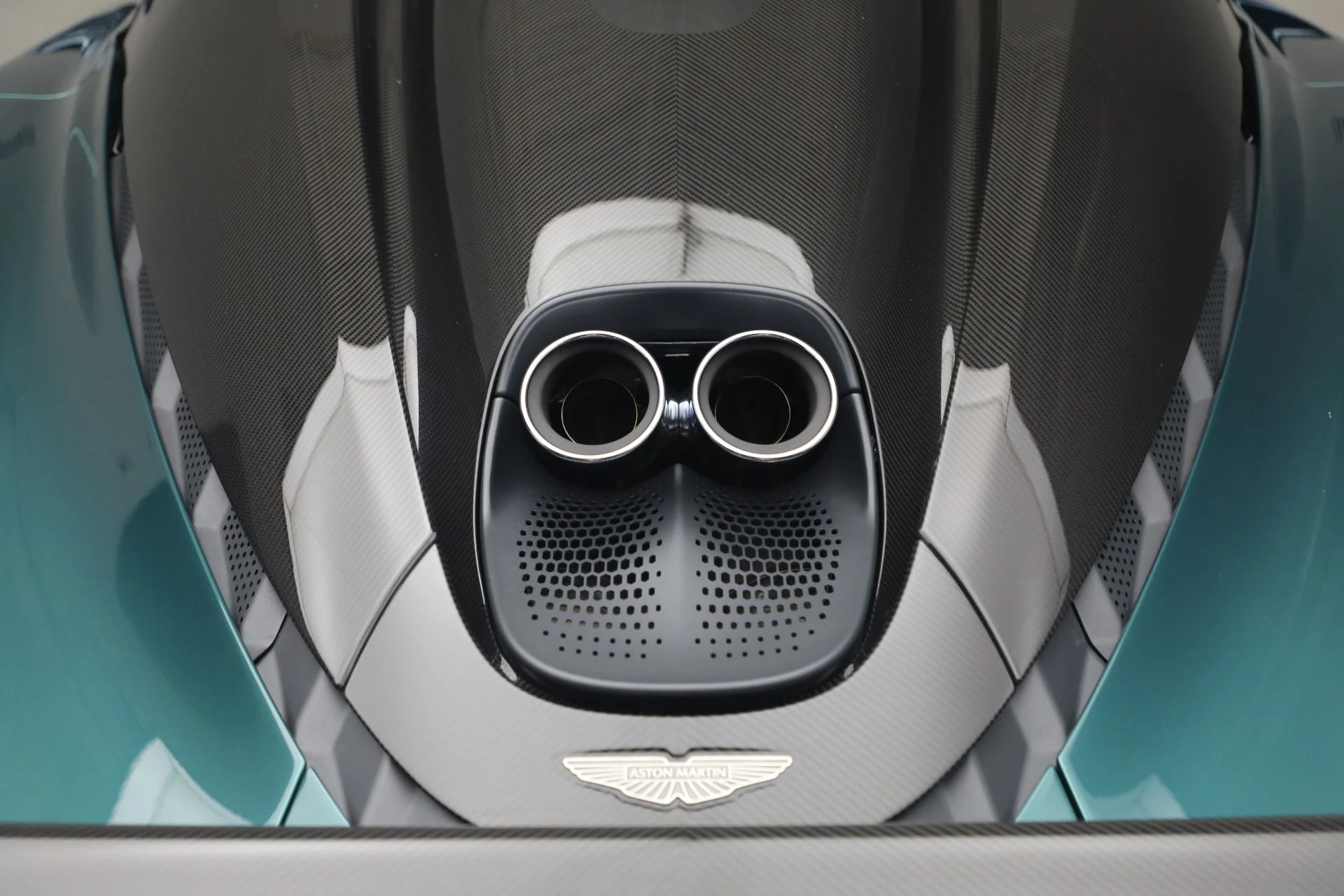 mph055_434707549_New_2026_Aston_Martin_Valhalla_1779312617_2a982333d5