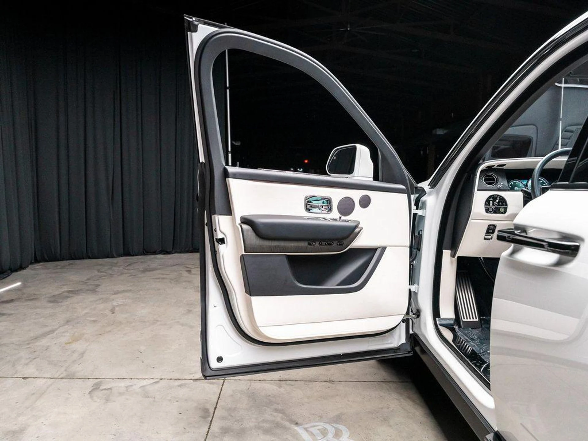 mph055_460272676_i_WK_Yi_Nz_AK_Os_Yj_In6uibw_URP_Vig_fff0d419f9