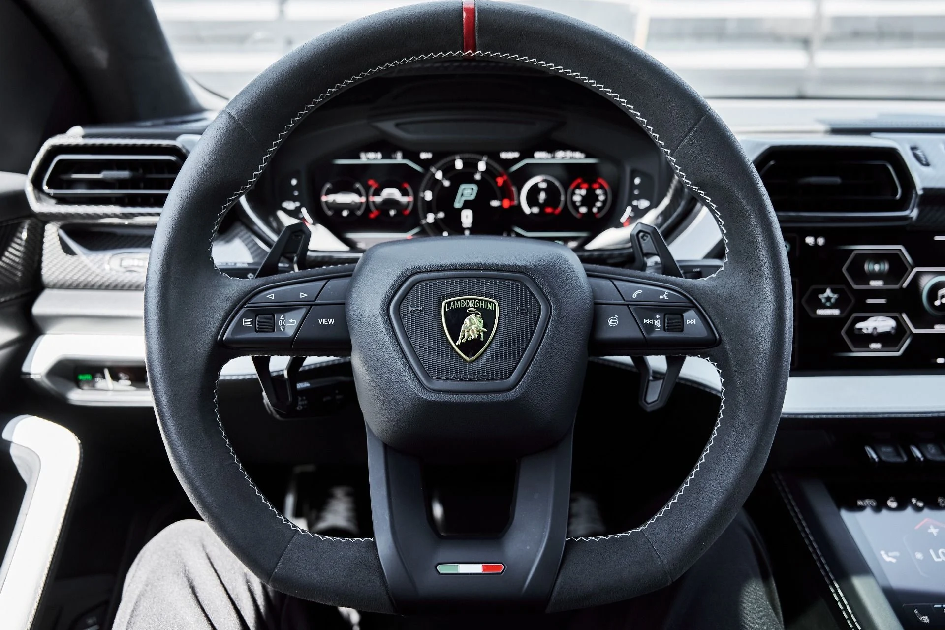 mph055_47044753_Used_2025_Lamborghini_Urus_SE_1781314267_347b221e6d