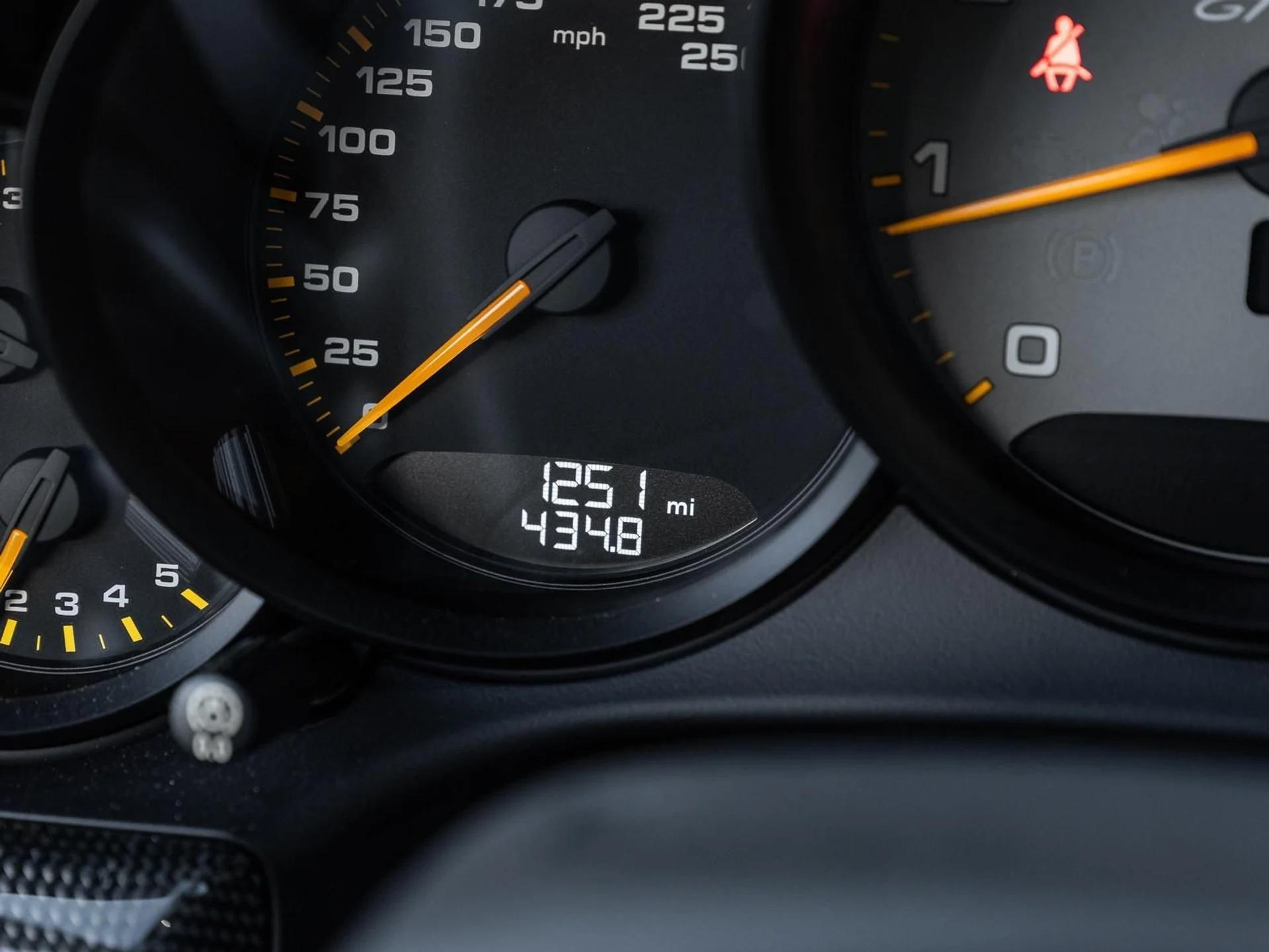 mph055_476072650_Used_2018_Porsche_911_GT_2_RS_1763590006_6d42b7896b