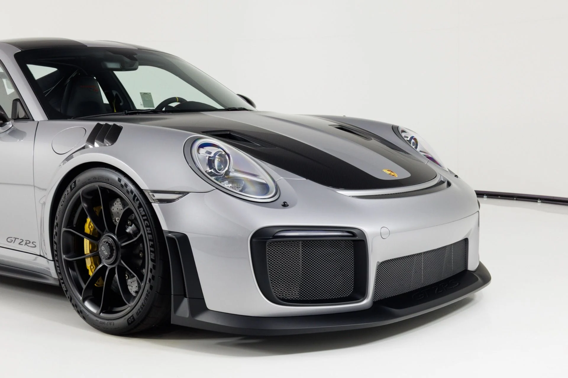 mph055_476146974_Used_2018_Porsche_911_GT_2_RS_1791916169_14fdc16cb5