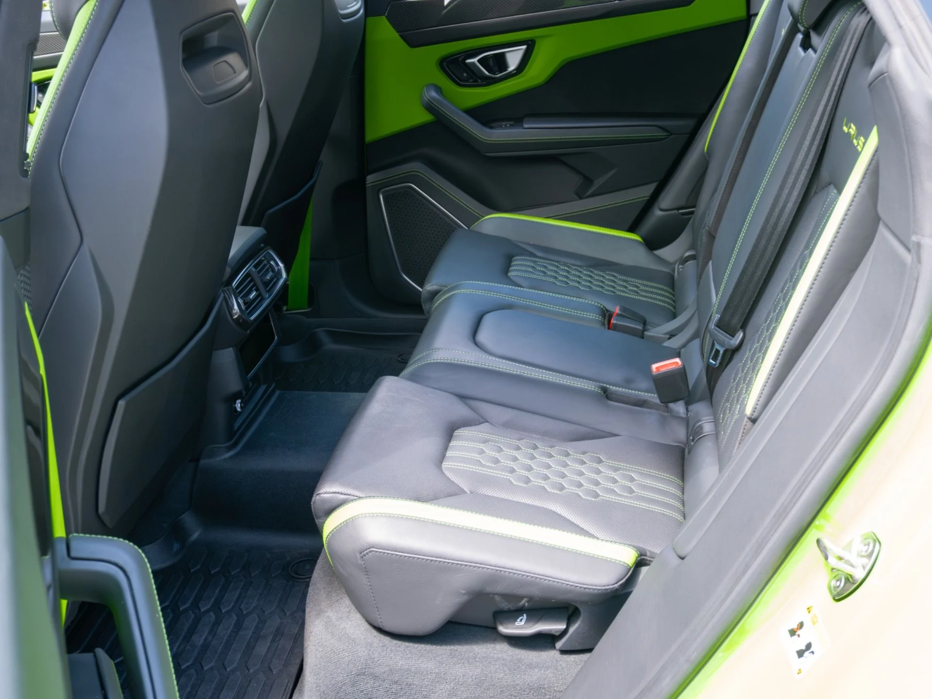 mph055_48207730_Used_2024_Lamborghini_Urus_S_1775489540_9c04f96460