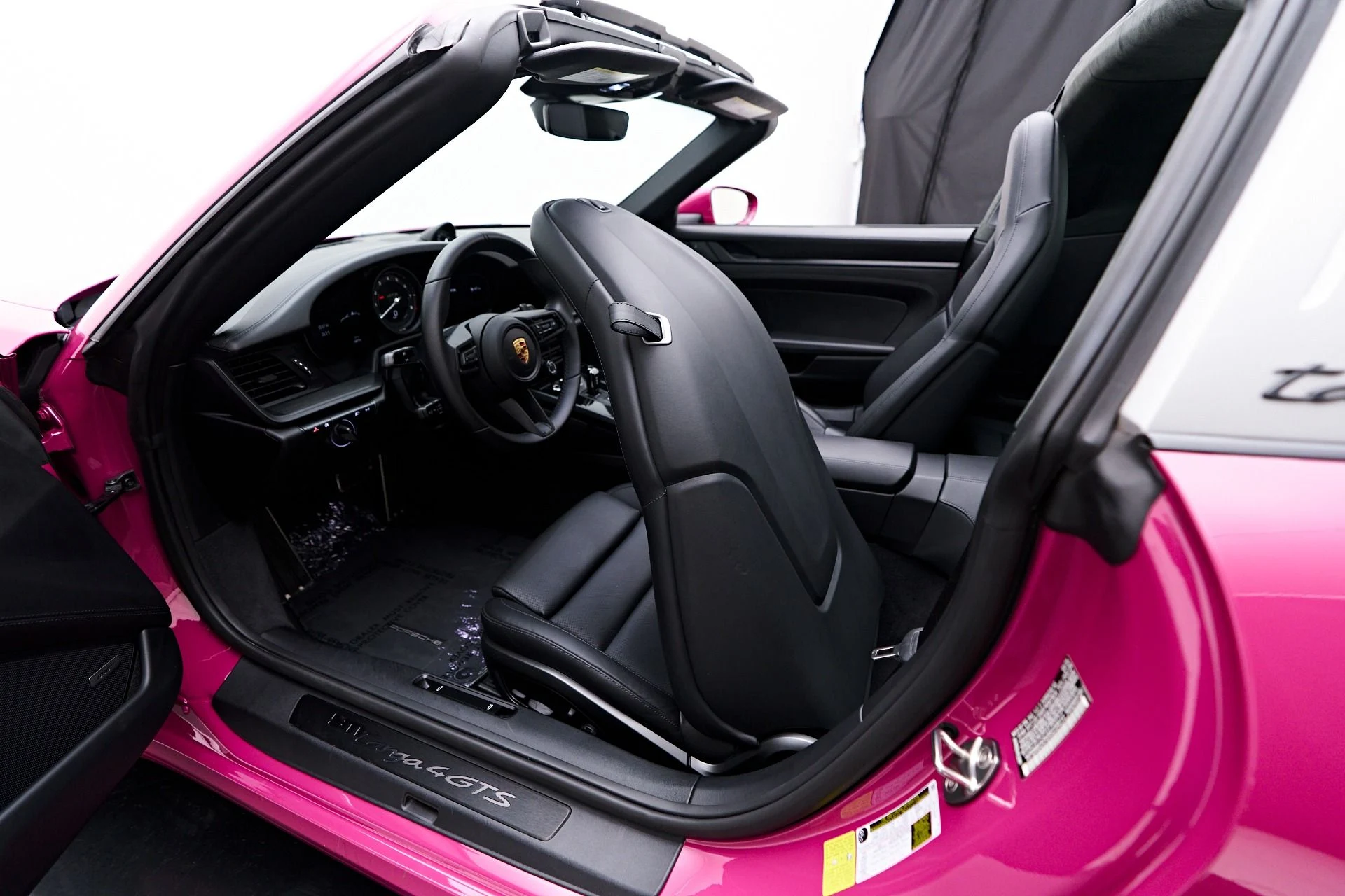 mph055_499967707_Used_2024_Porsche_911_Targa_4_GTS_1756951261_a9a9247b4a