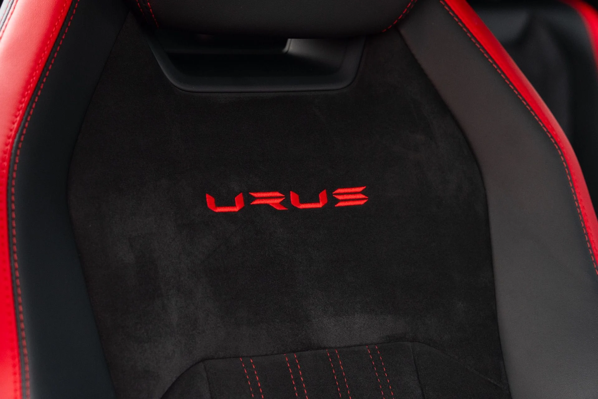 mph055_550621326_Used_2023_Lamborghini_Urus_S_1771018680_039a44b18b