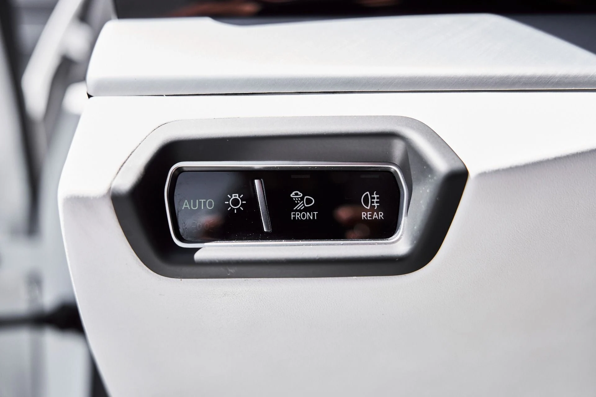 mph055_586601183_Used_2019_Lamborghini_Urus_Base_1776301896_a6c372f46c