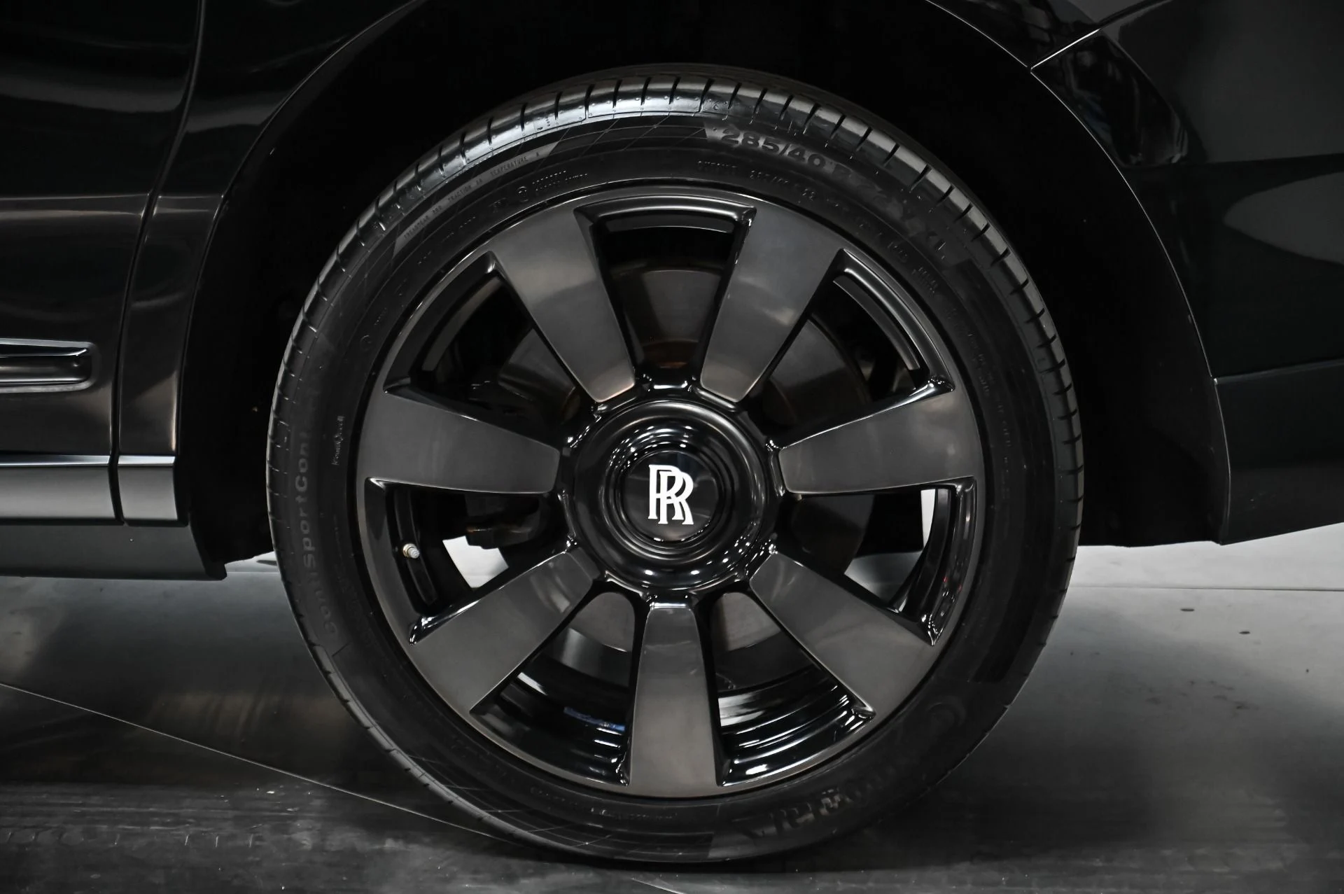 mph055_599391518_Used_2019_Rolls_Royce_Cullinan_1761408905_073d9480cf