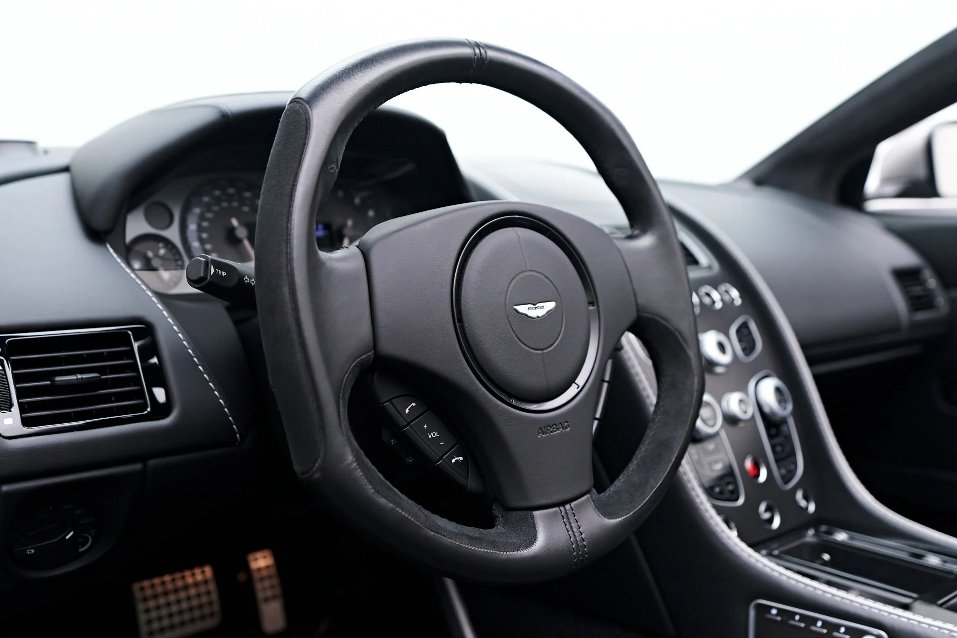 mph055_655306540_Used_2016_Aston_Martin_DB_9_GT_1758395092_524ac90ef5