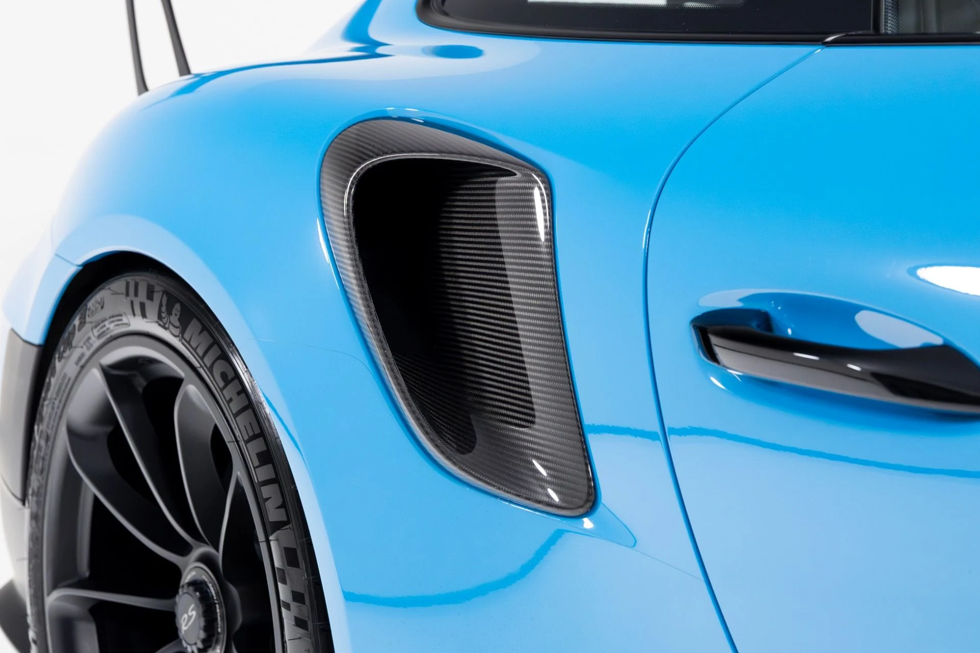 mph055_70428576_Used_2018_Porsche_911_GT_2_RS_1766512611_97861da242