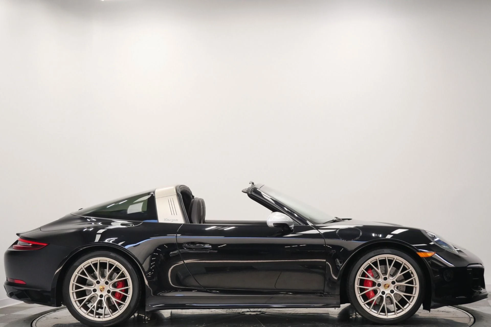 mph055_73000074_Used_2019_Porsche_911_Targa_4_GTS_Exclusive_Manufaktur_Edition_Sport_Design_Package_1780416584_d66b534c9e