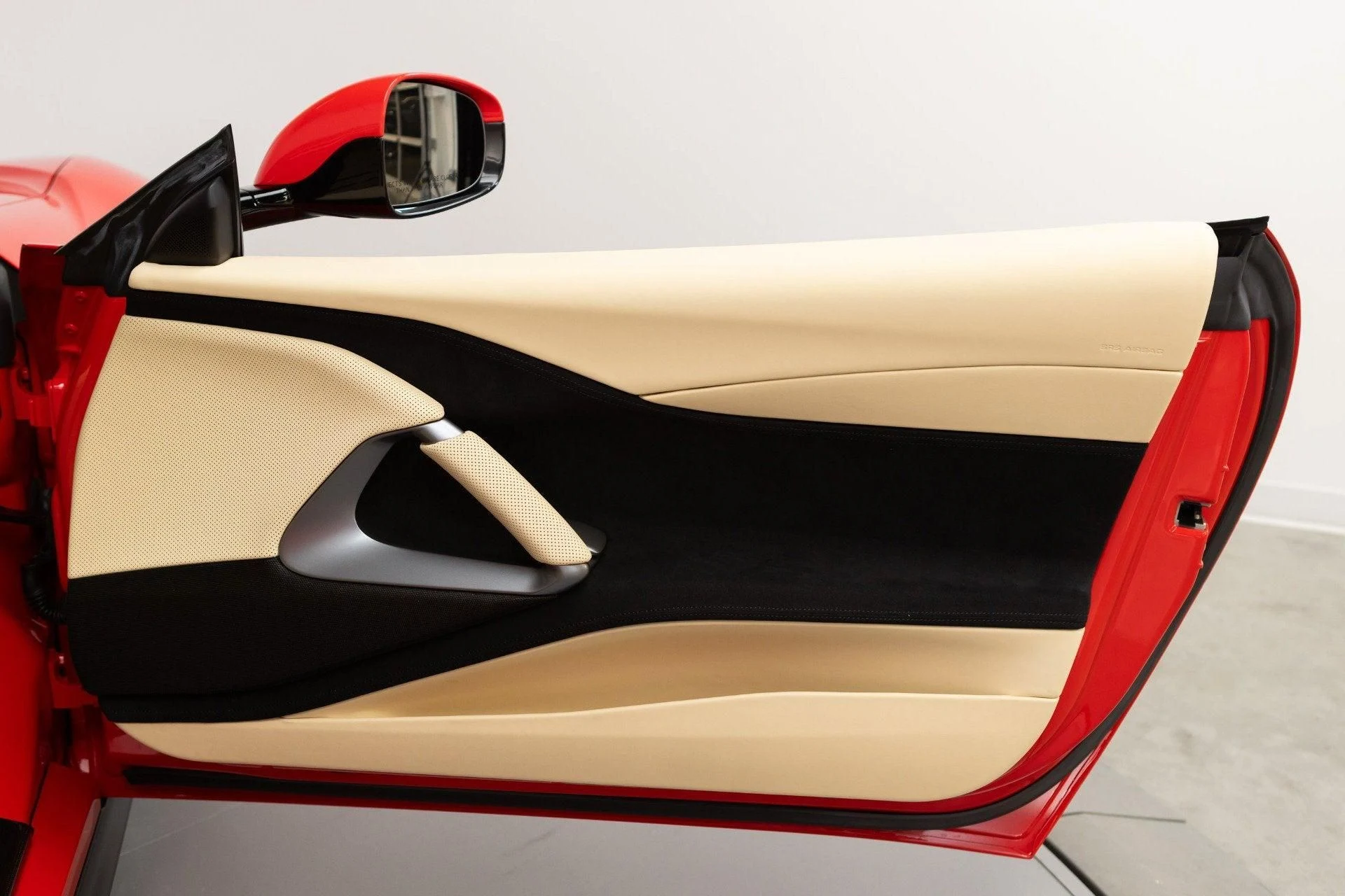 mph055_760252195_Used_2018_Ferrari_812_Superfast_1777368520_57dcf3b280