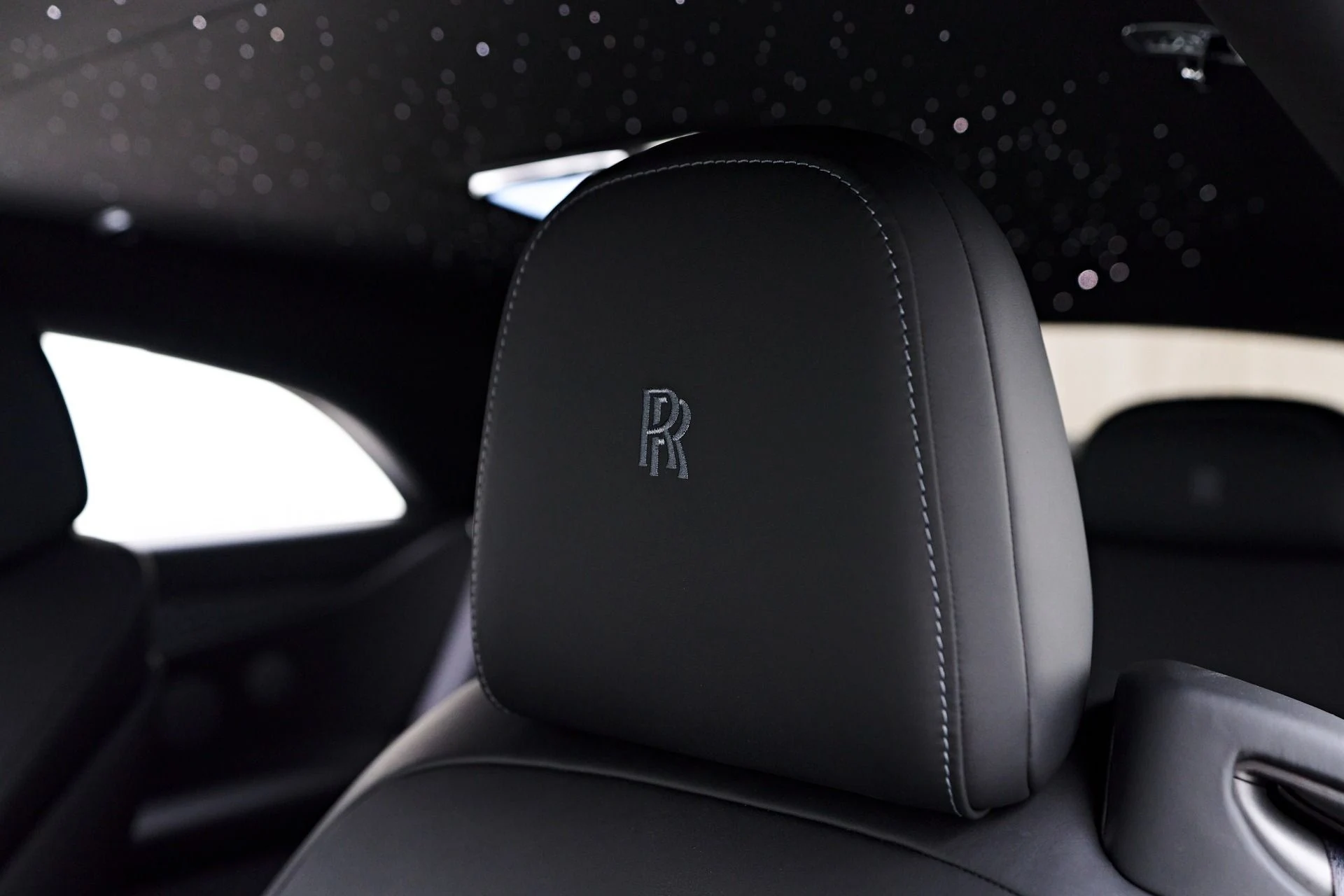 mph055_76554490_Used_2025_Rolls_Royce_Spectre_1755107741_bcbbd25c99