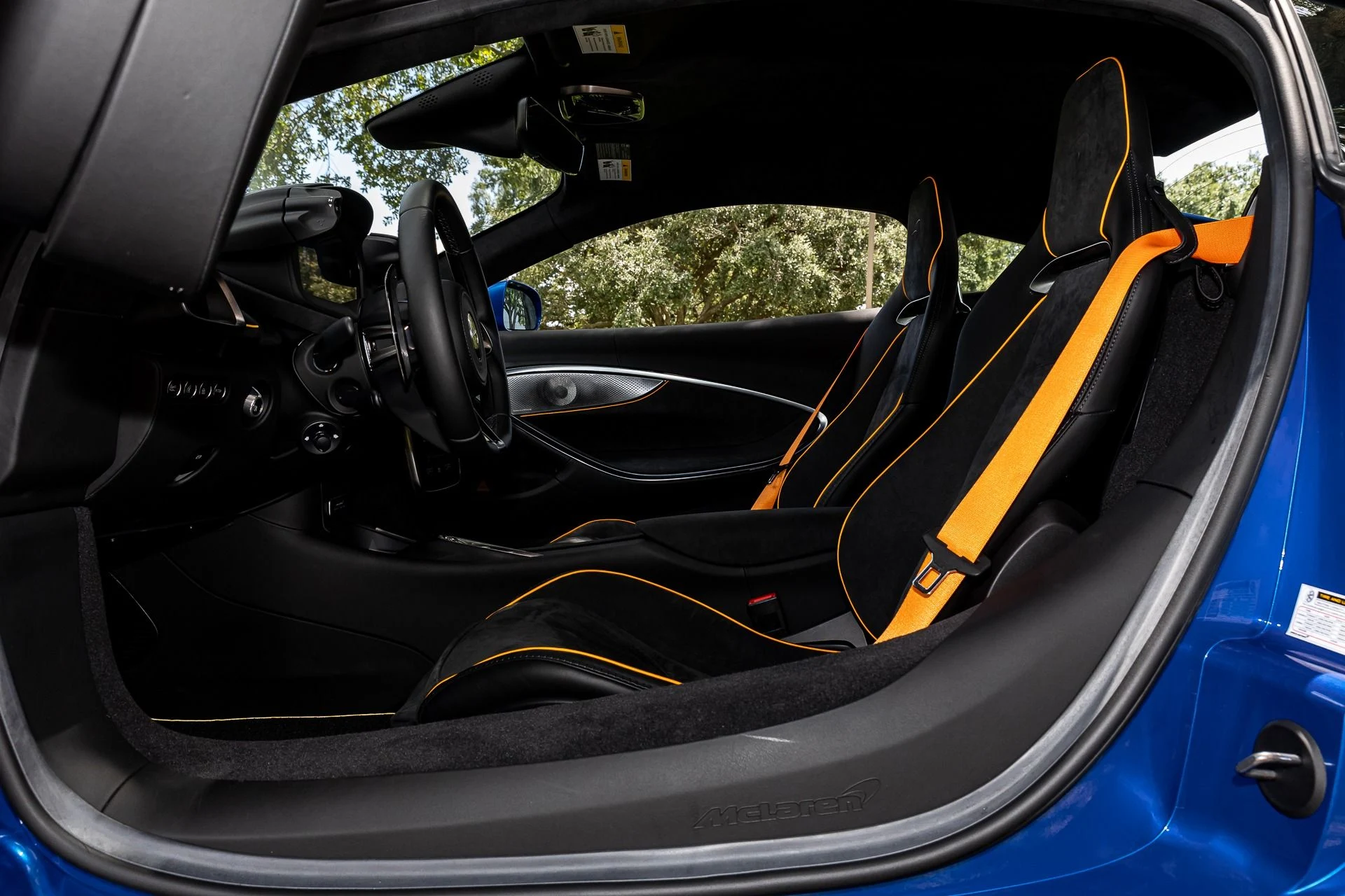 mph055_792870838_324_p56_l_5a3b45979a