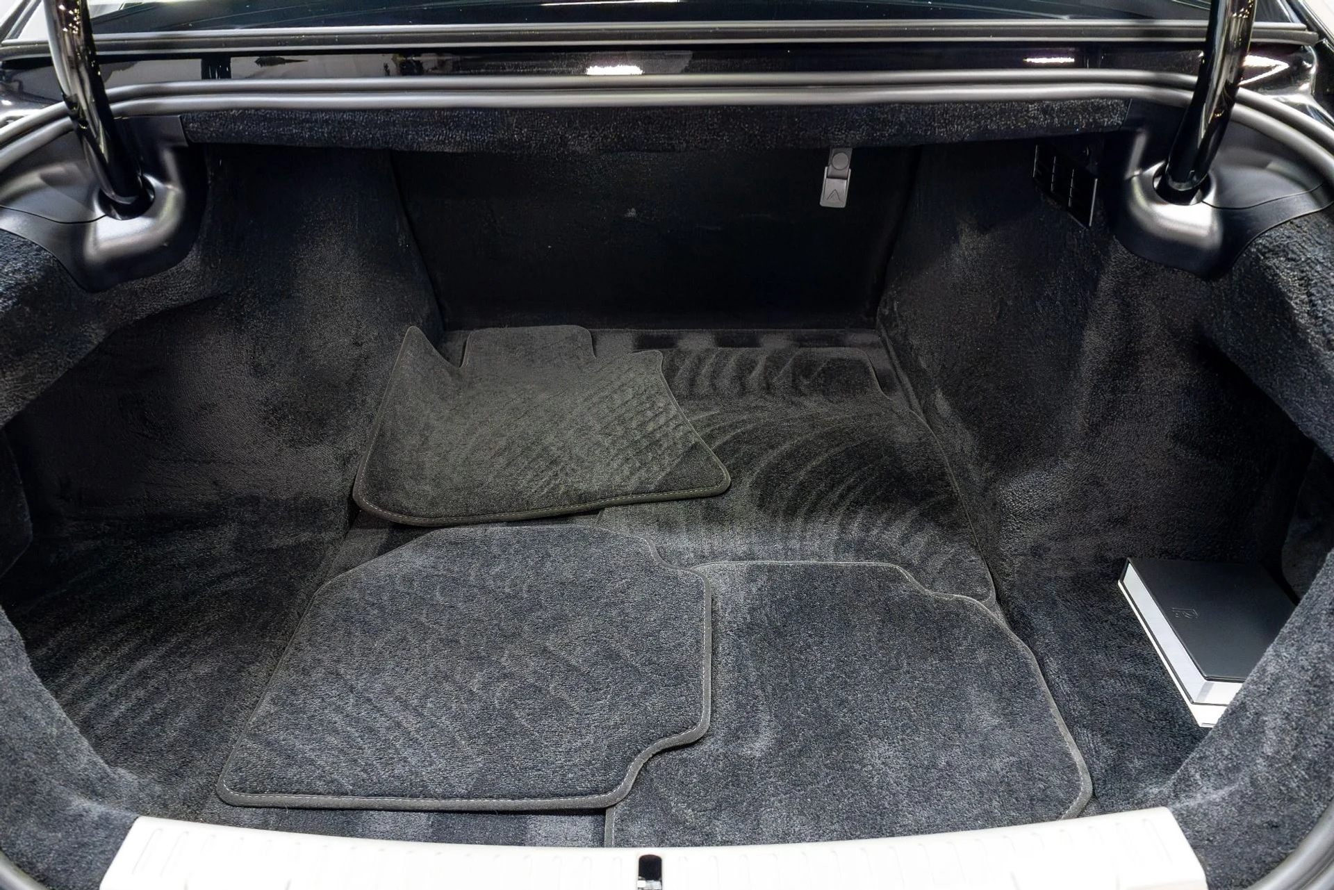 mph055_831993535_Used_2022_Rolls_Royce_Ghost_1776785010_cfdb8b5f00