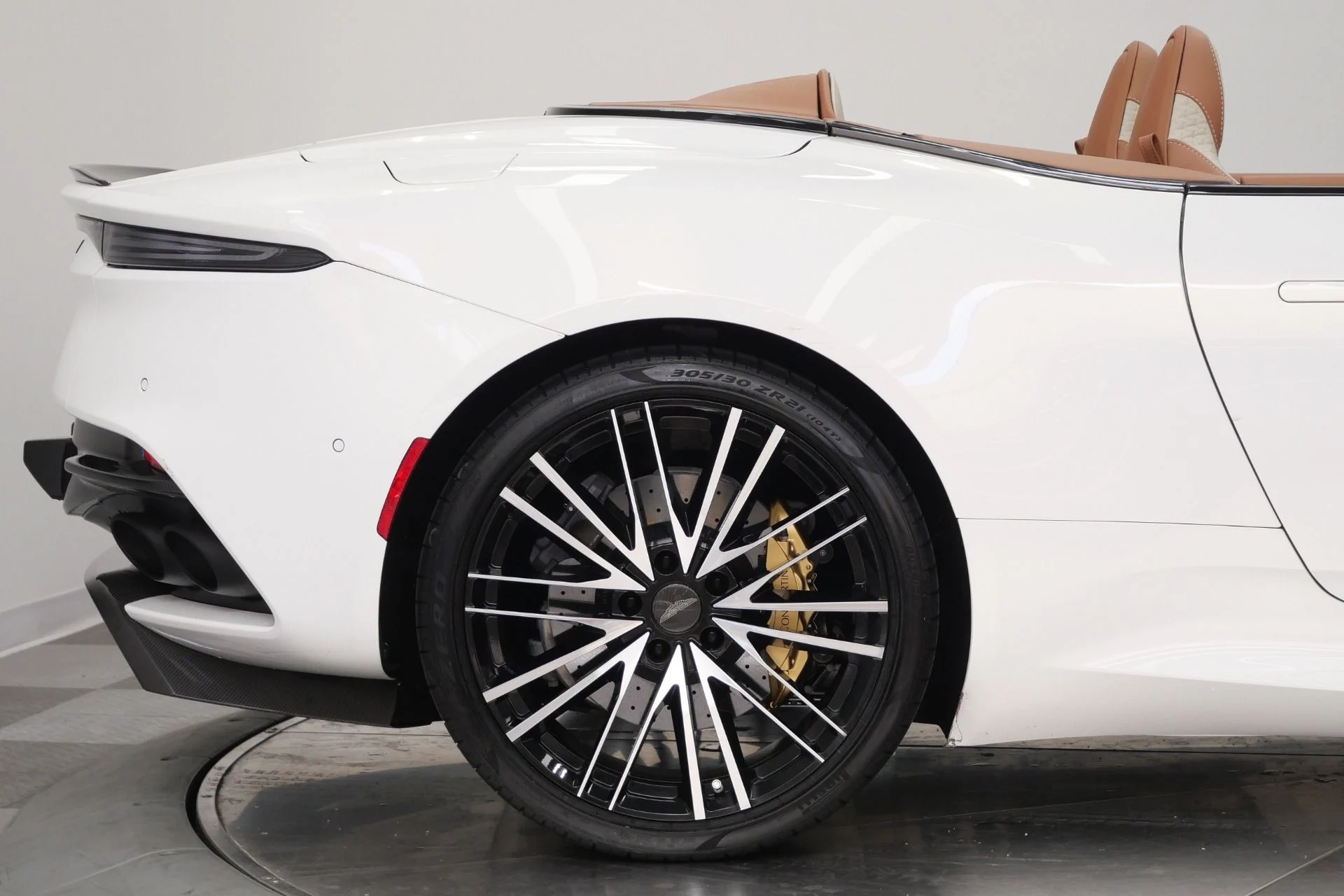 mph055_838380668_Used_2022_Aston_Martin_DBS_Superleggera_Volante_715_Horsepower_Low_Miles_Two_Tone_Interior_1780071319_398b48dc05