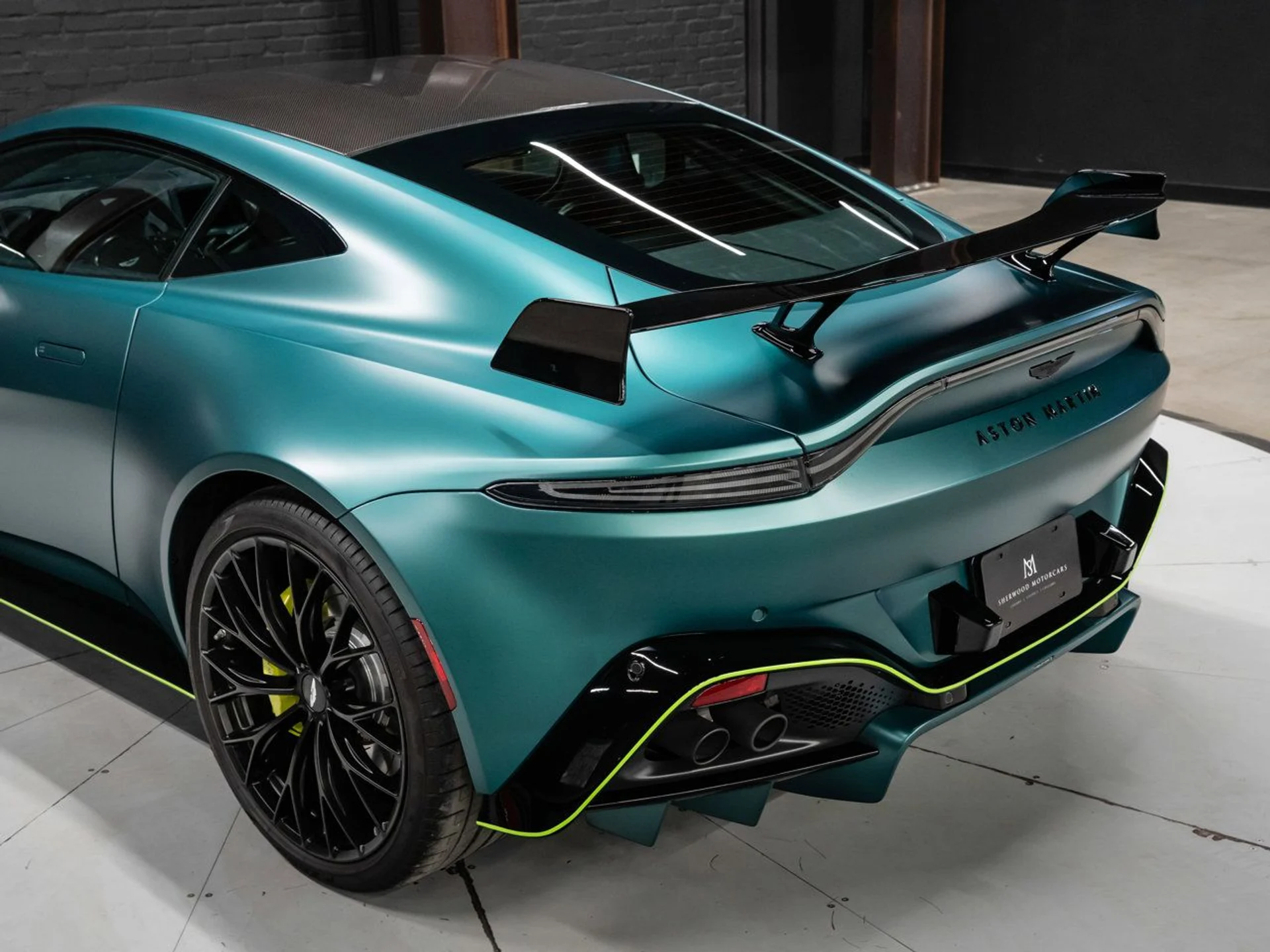 mph055_874323881_aston_martin_vantage_2023_33787c720a