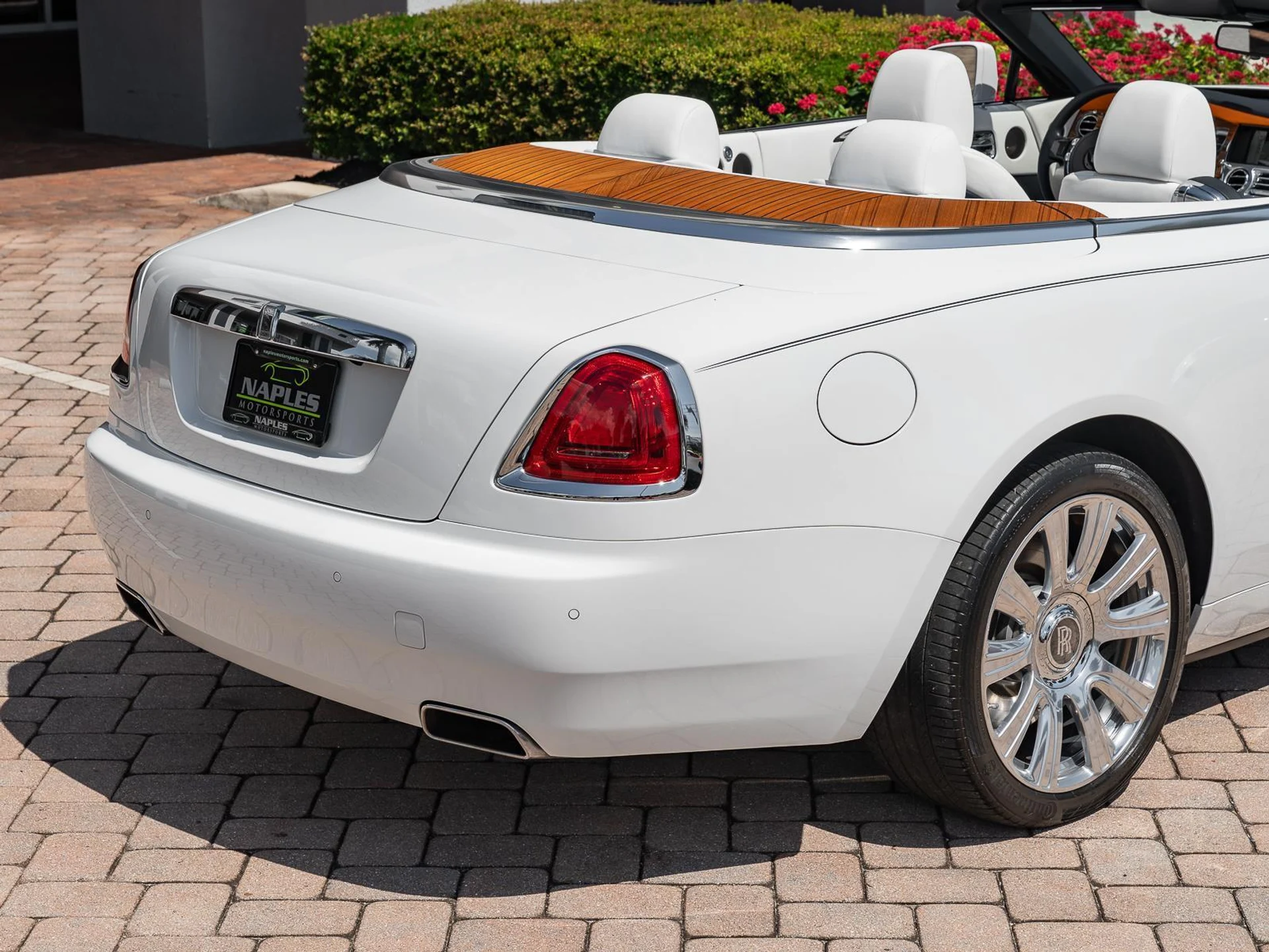 mph055_887617126_Used_2016_Rolls_Royce_Dawn_2dr_Convertible_1782414129_06d56d2911