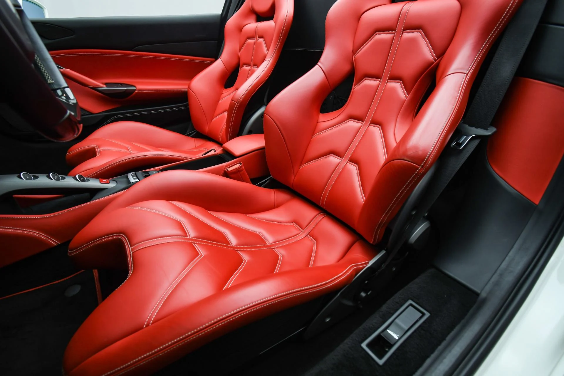 mph055_935440344_Used_2016_Ferrari_488_Spider_1750234980_b1375c18c1
