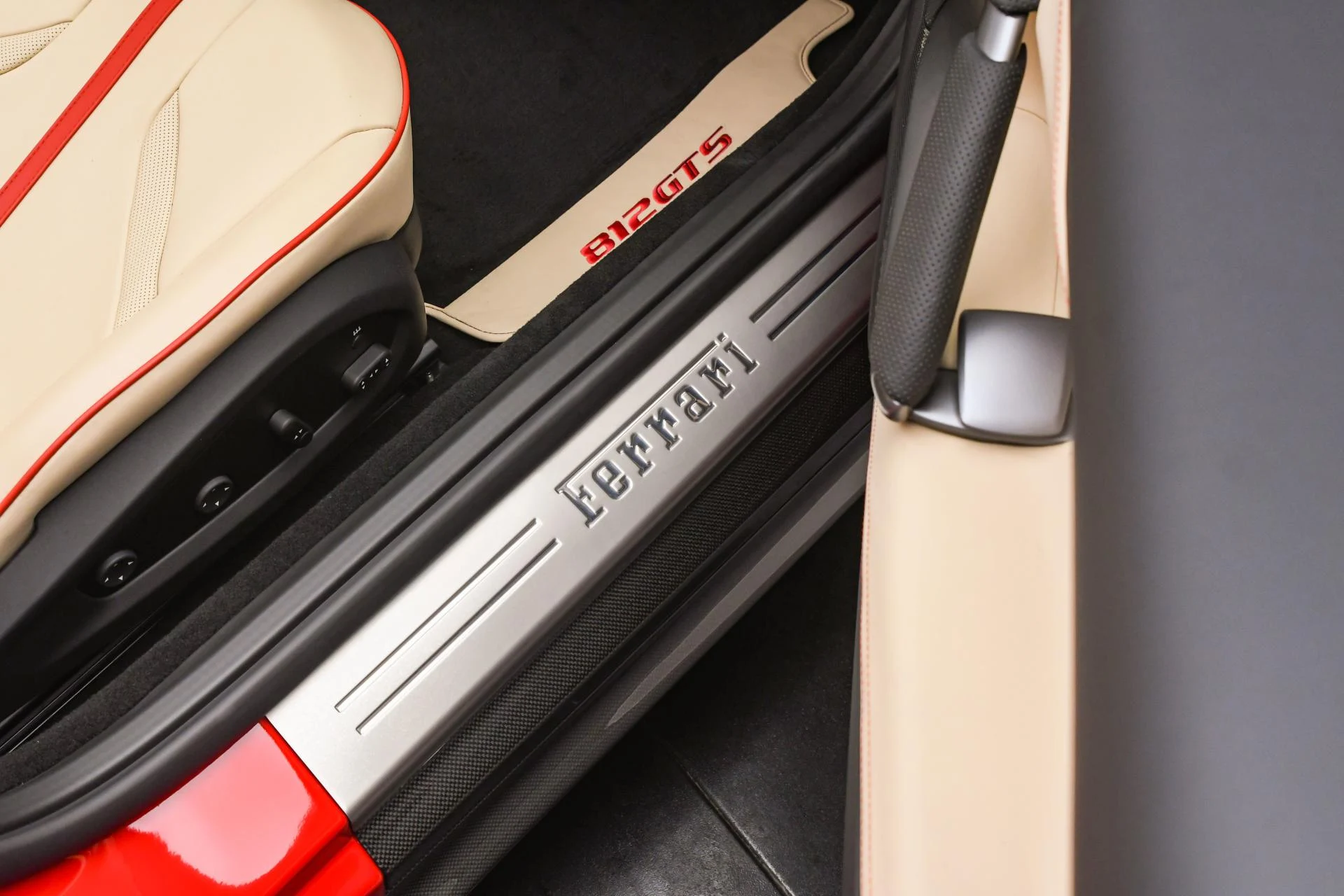 mph055_980286486_Used_2022_Ferrari_812_GTS_1752652208_6e25bcec34