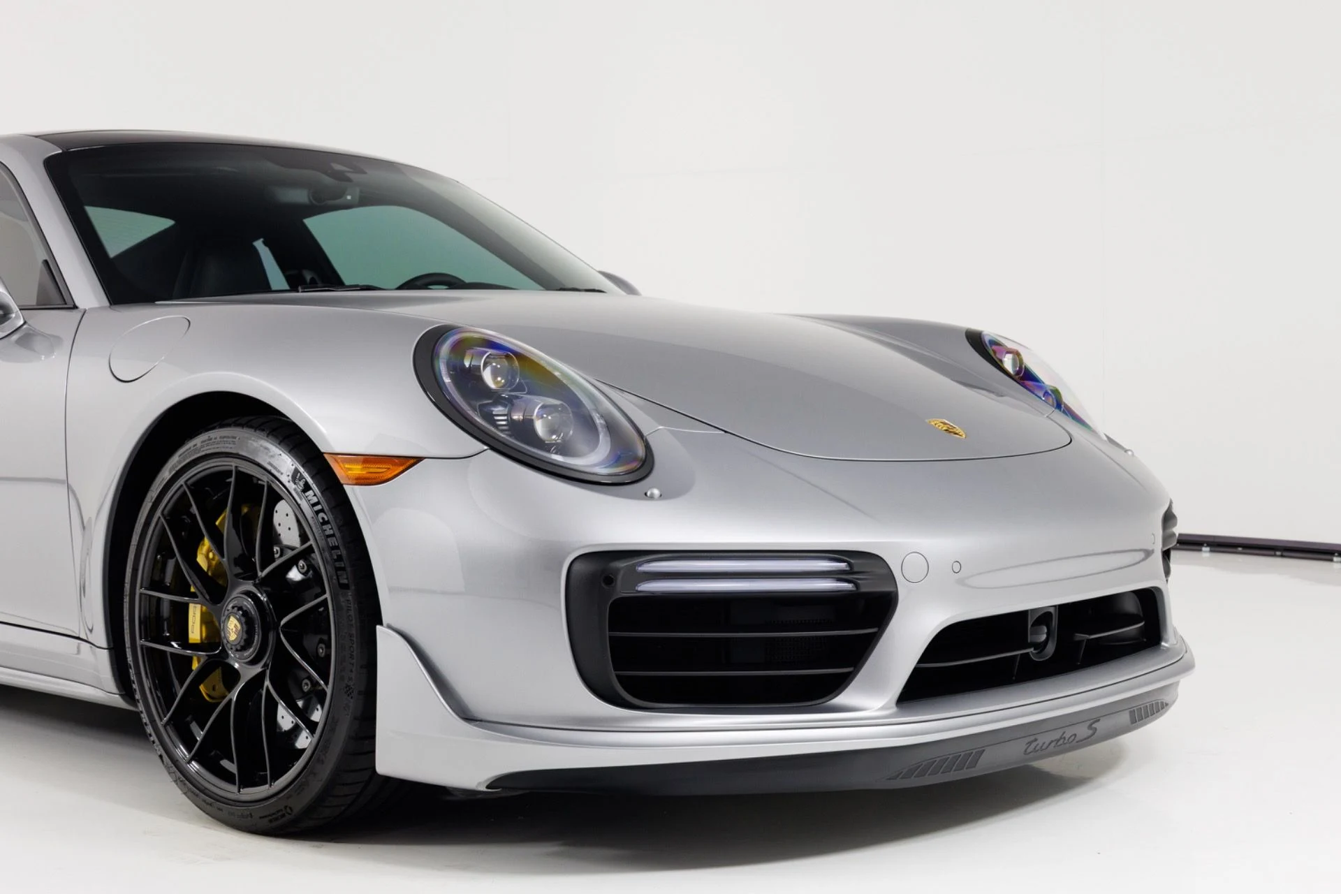 mph055_996631262_Used_2017_Porsche_911_Turbo_S_1782938081_88b690f1bb